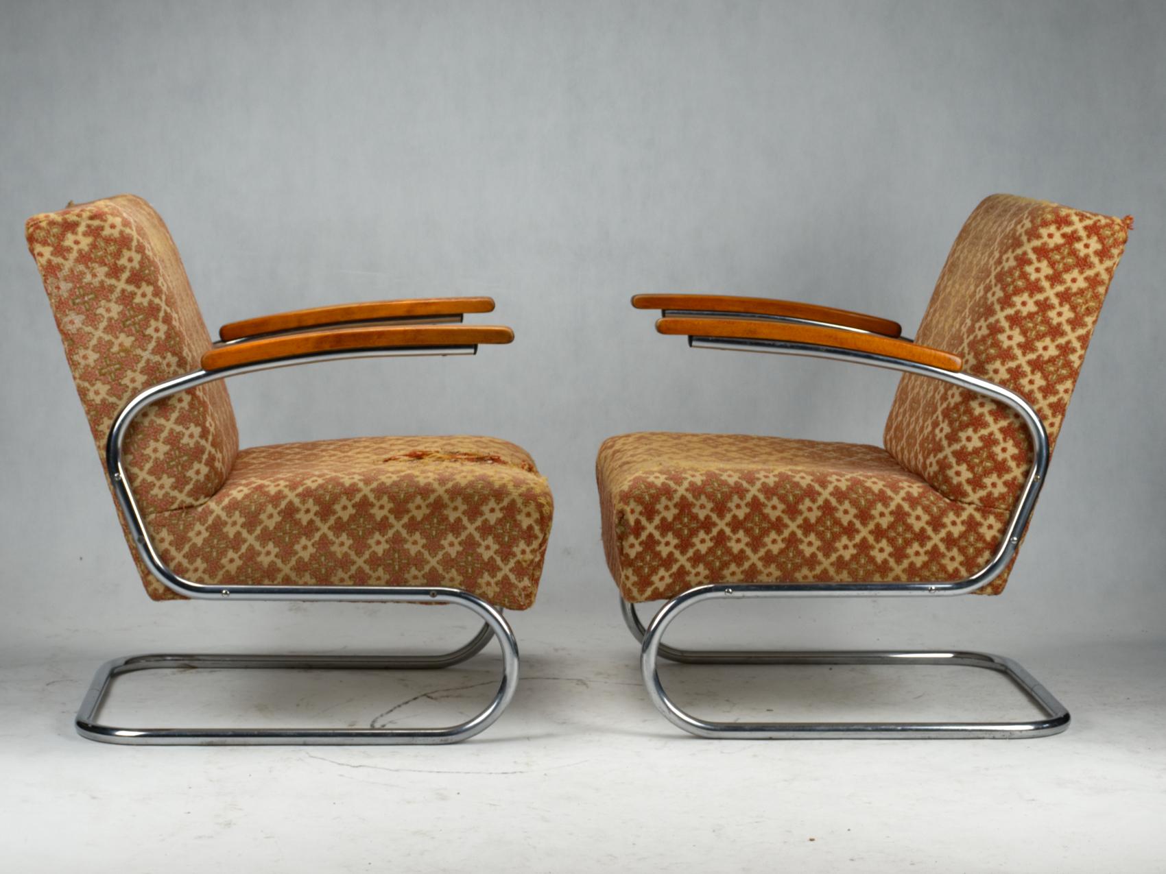 Pair of model armchairs, model S411 by Thonet circa 1930s Bauhaus period. Upholstery and nickel-plated tubular steel construction in original condition. The chairs were reupholstered probably in the 1950s, the fabric is faded and torn on one chair,