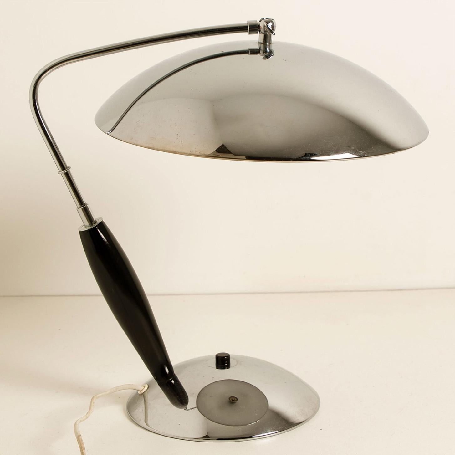 Chrome Vintage Table Lamp, 1970s In Good Condition For Sale In Rijssen, NL