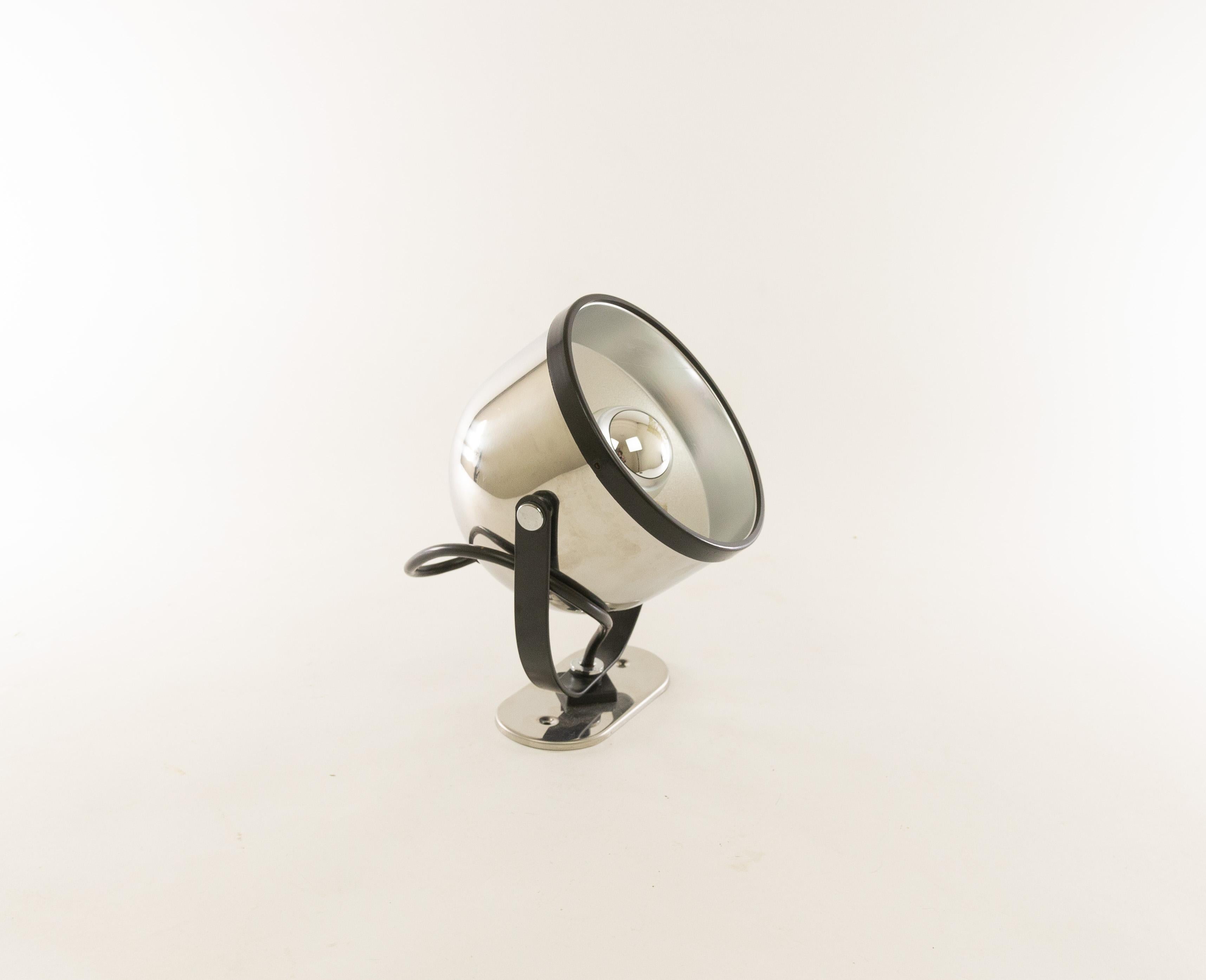Swiveling wall spot of chromed metal designed by Gae Aulenti and Livio Castiglioni for Stilnovo in the 1970s.

As described in a Stilnovo catalogue this lamp has been designed in various versions: 