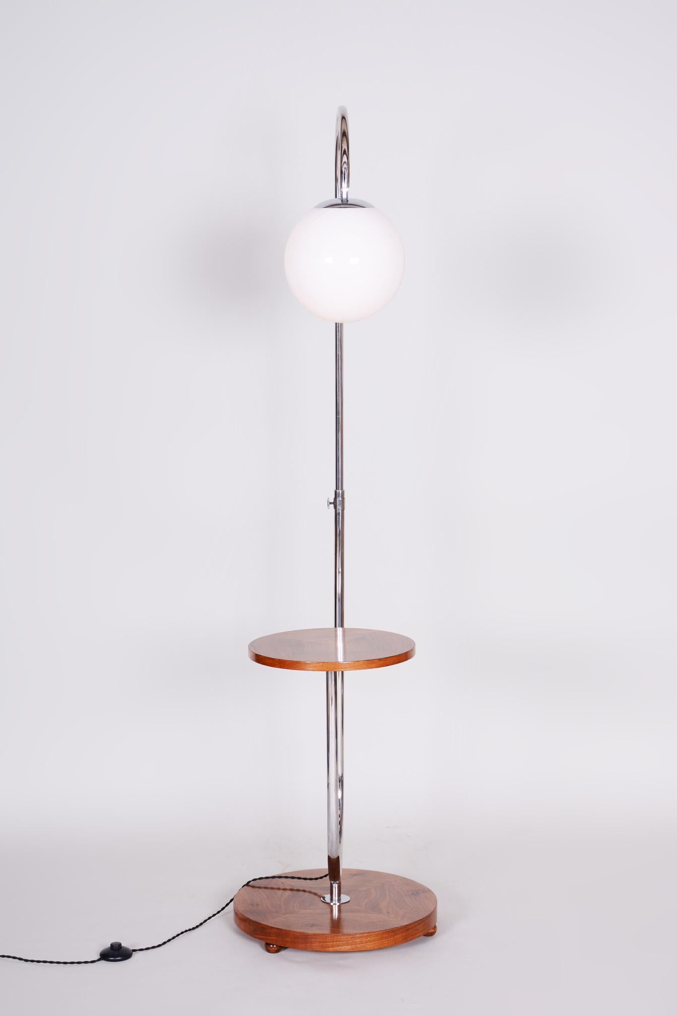 Bauhaus Chrome Walnut Floor Lamp by Slezák, 1930s, Design Thonet