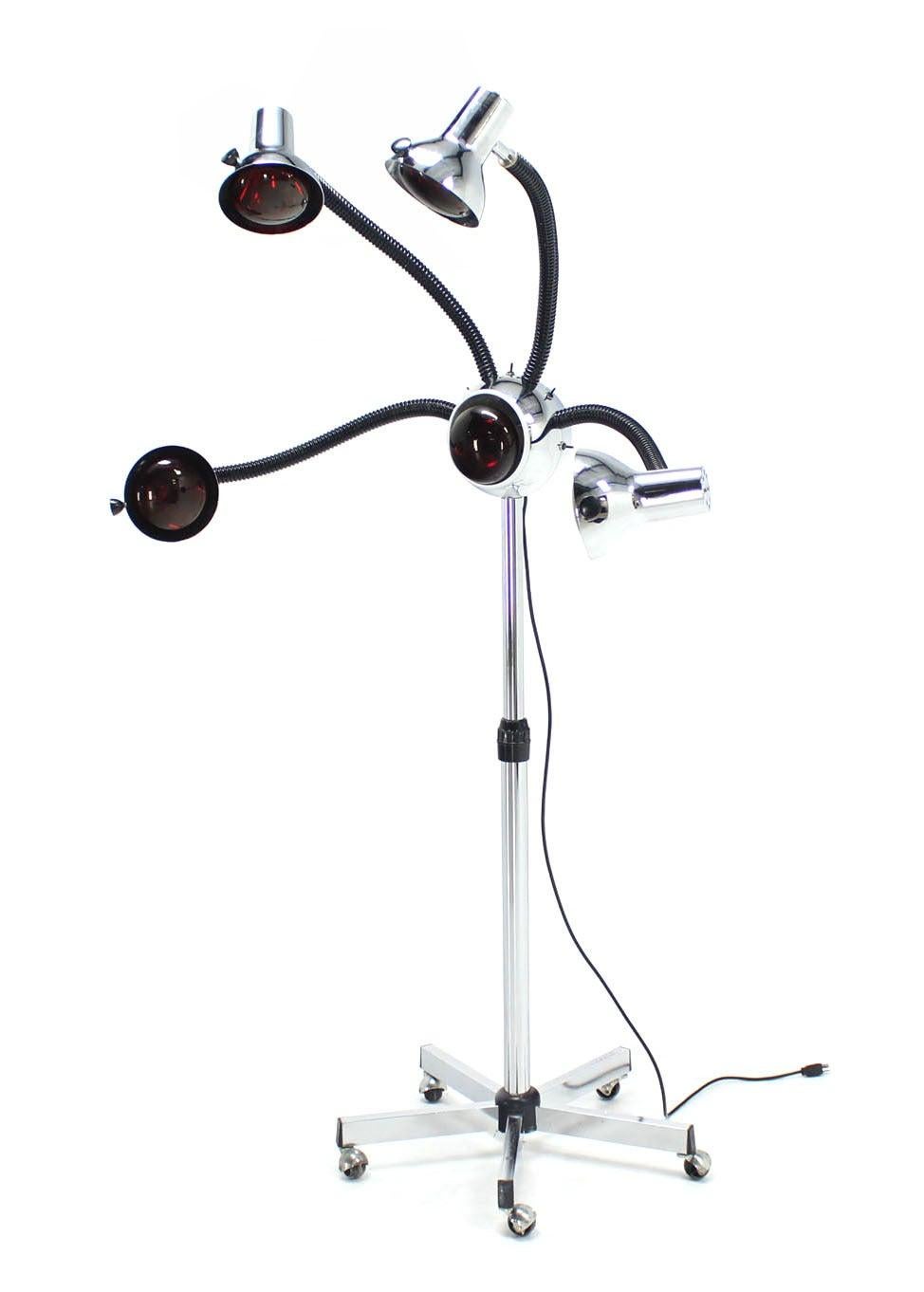 Verstellbare vierarmige Verchromte Chromradsockel Mid-Century Modern-Heatlampen (amerikanisch) im Angebot