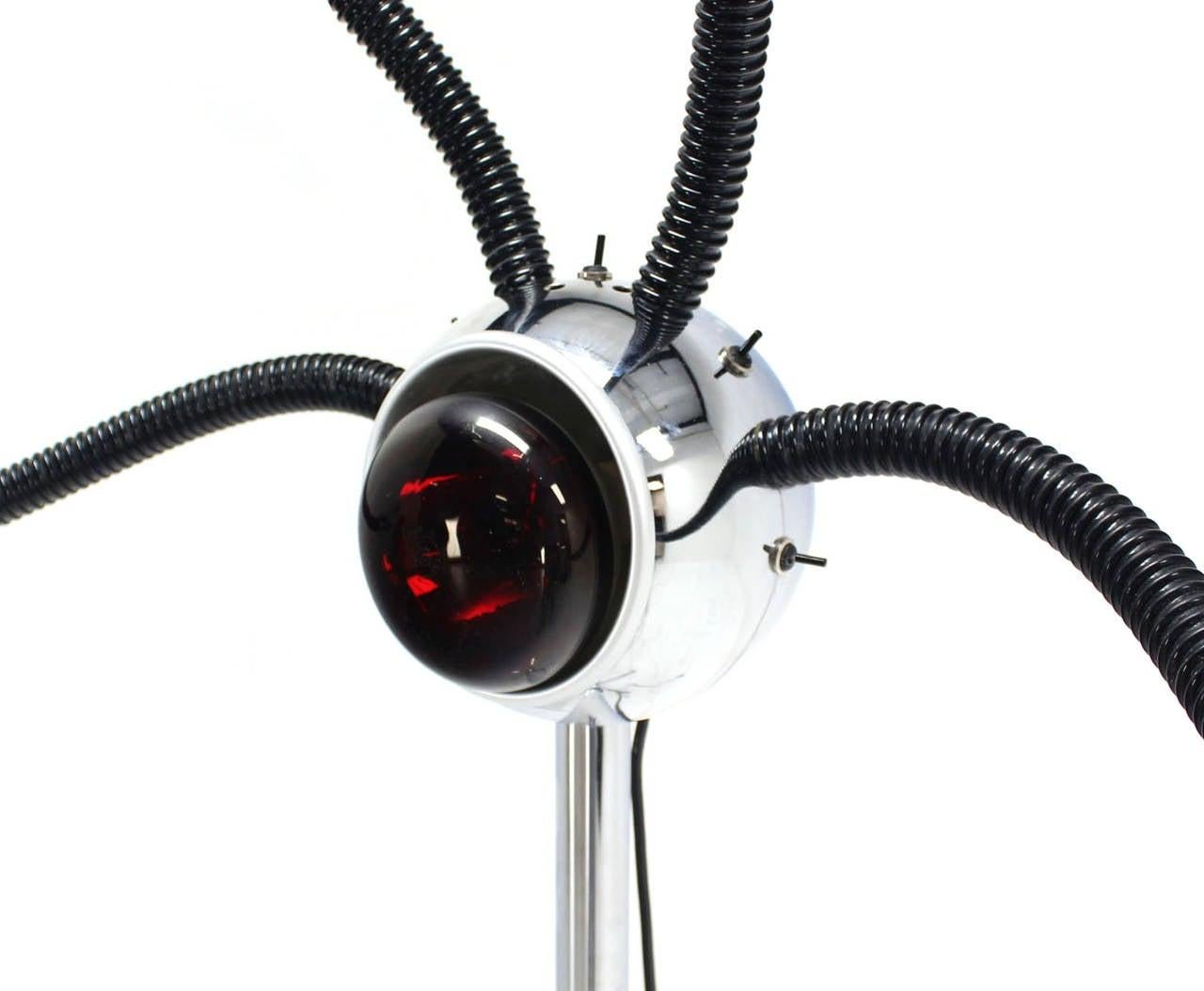 20ième siècle Lampes à chaleur réglables à quatre bras, base à roue chromée, mi-siècle moderne en vente