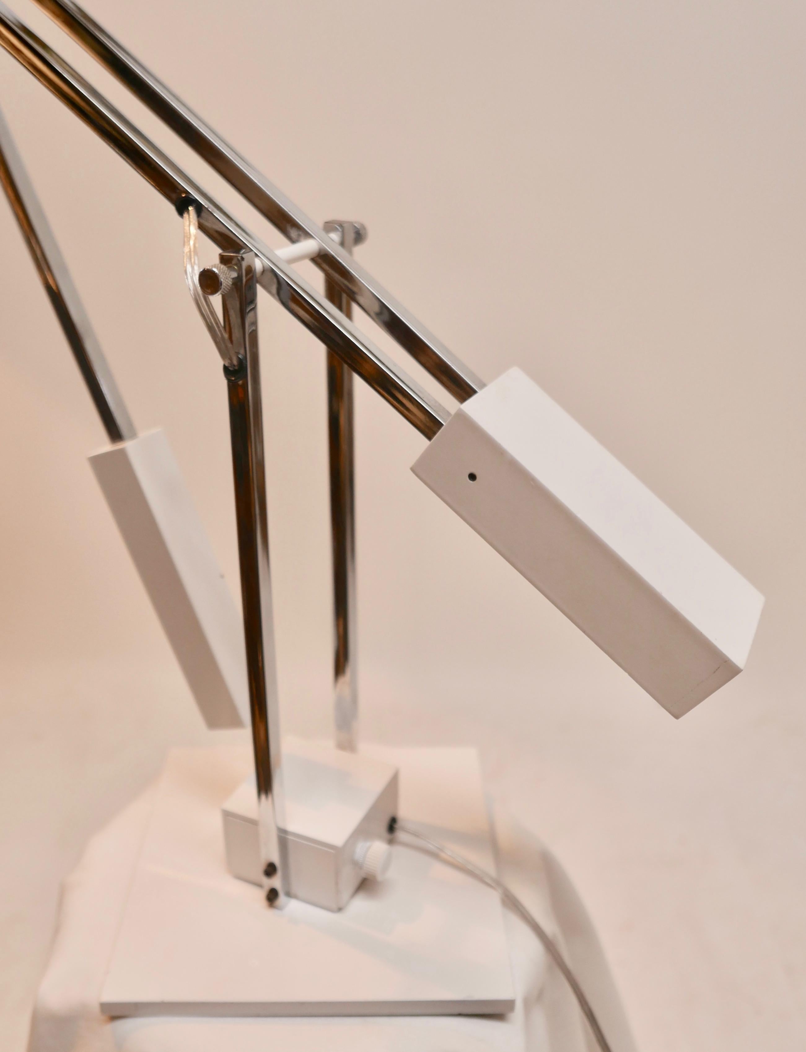 Chrome and White Metal Minimalist Desk Lamp by Designer Robert Sonneman, 1970s For Sale 4