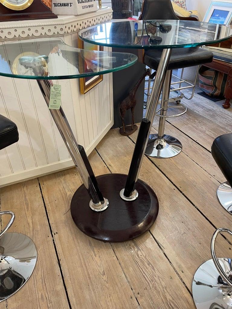 Table haute pivotante et extensible en chrome, bois et verre avec quatre tabourets de bar en vente 1