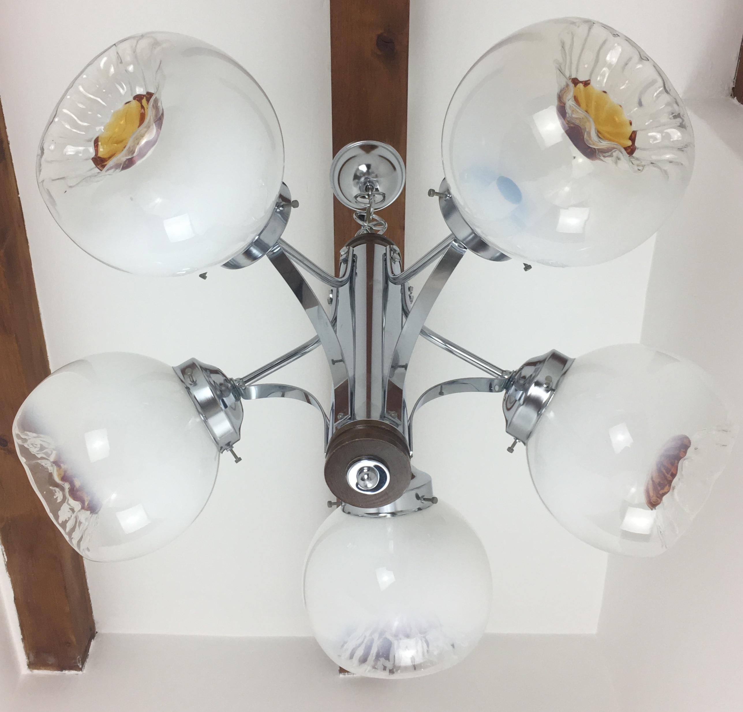 Midcentury chandelier pendant by Italian designer Carlo Nason for Mazzega, featuring his signature white to amber artistic hand blown glass globes. Five Murano glass balls surrounded by curved chrome tubes and connected by on a long chrome pole