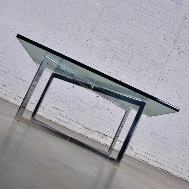 Mid-Century Modern Chrome X-Base Coffee Table with Glass Top in the Style of Milo Baughman For Sale