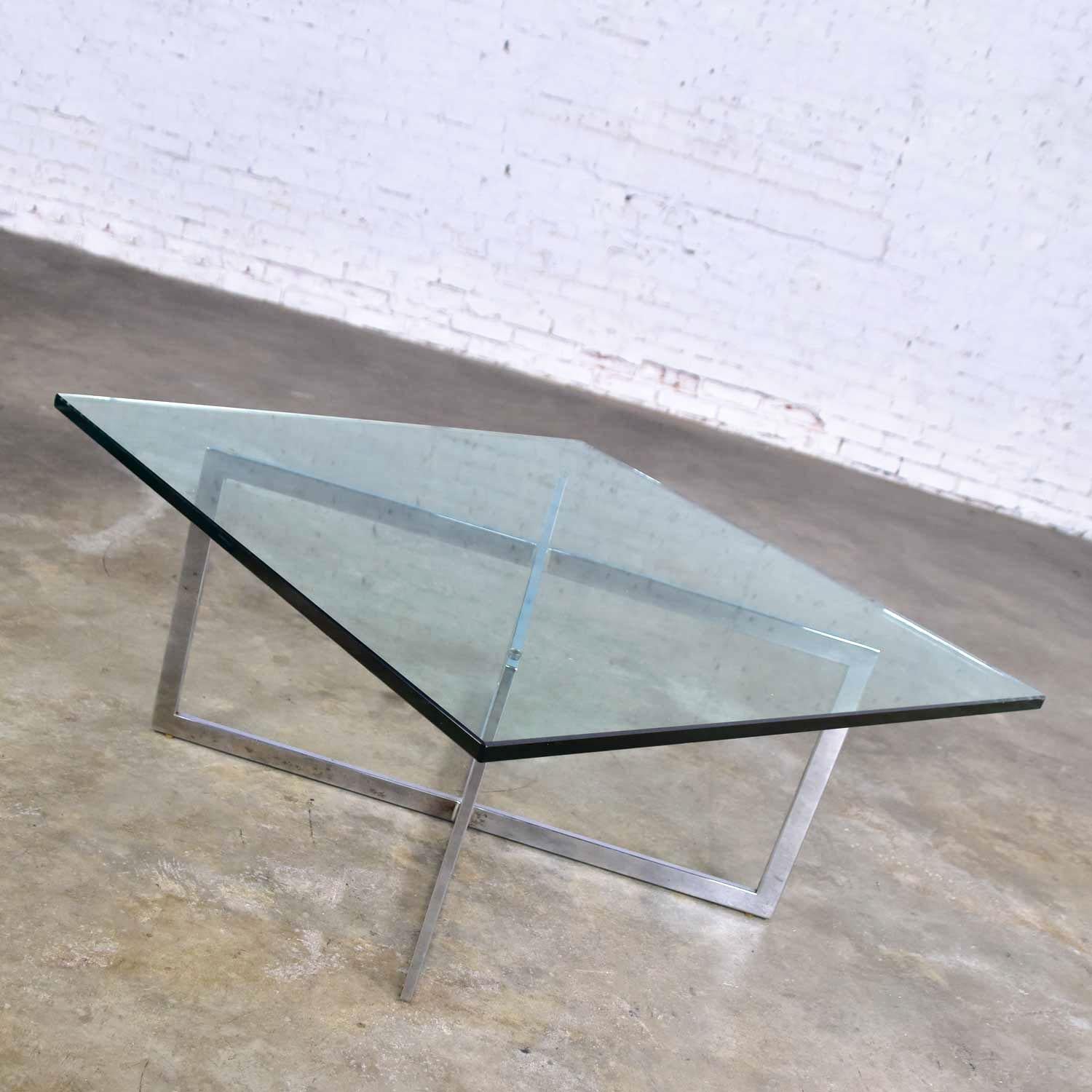 Chrome X-Base Coffee Table with Glass Top in the Style of Milo Baughman In Good Condition In Topeka, KS