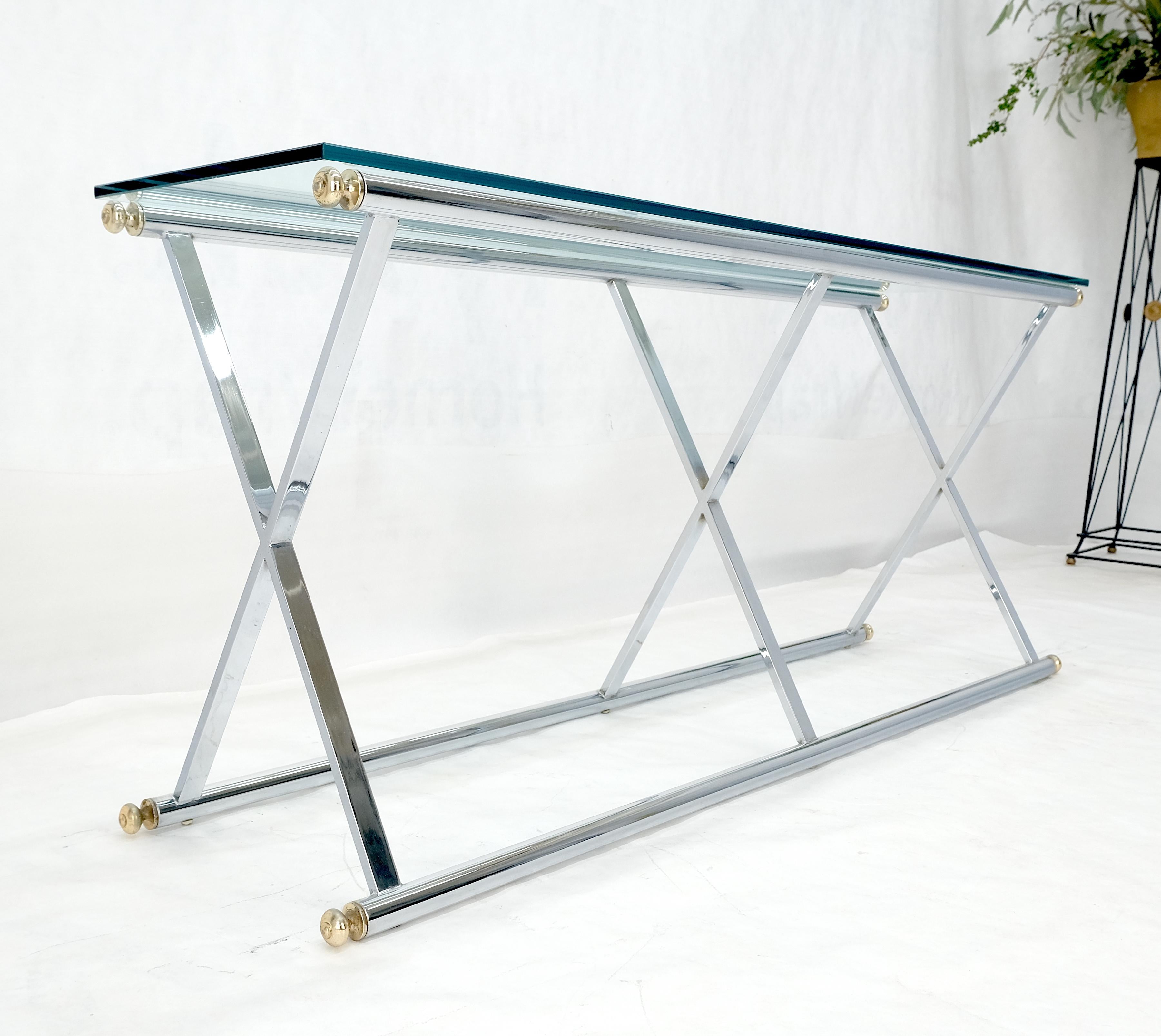 Console de canapé de 67 pouces de long chromée X Base en verre, mi-siècle moderne c1970 en vente 6