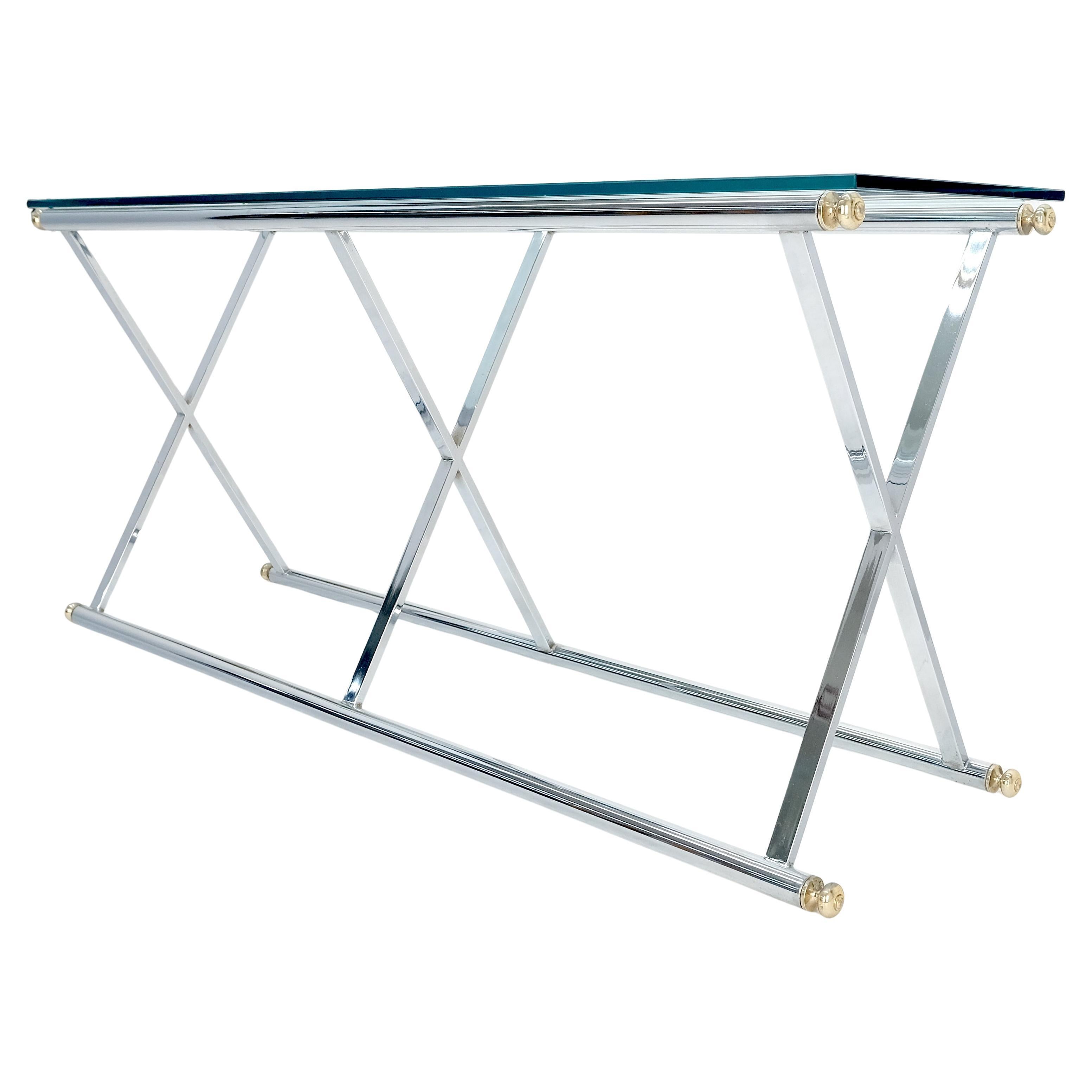 Mid-Century Modern Console de canapé de 67 pouces de long chromée X Base en verre, mi-siècle moderne c1970 en vente