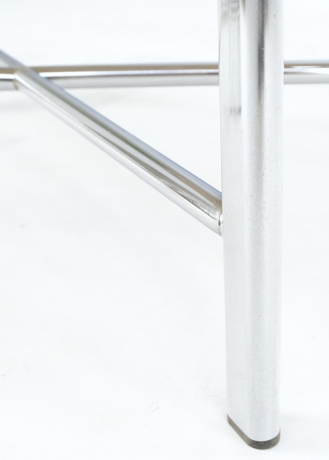 Support de table d'appoint rectangulaire mi-siècle moderne à base en X et plateau en travertin chromé Bon état - En vente à Rockaway, NJ