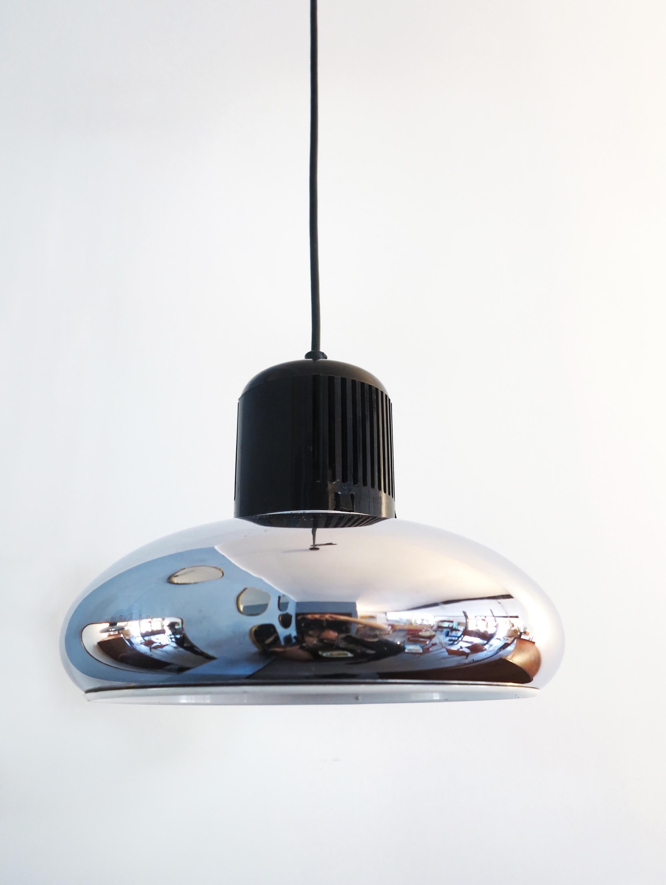 Amazing ceiling lamp by Stilnovo designed by Gae Aulenti in 1960s.
There is the original impressed name of the brand 
