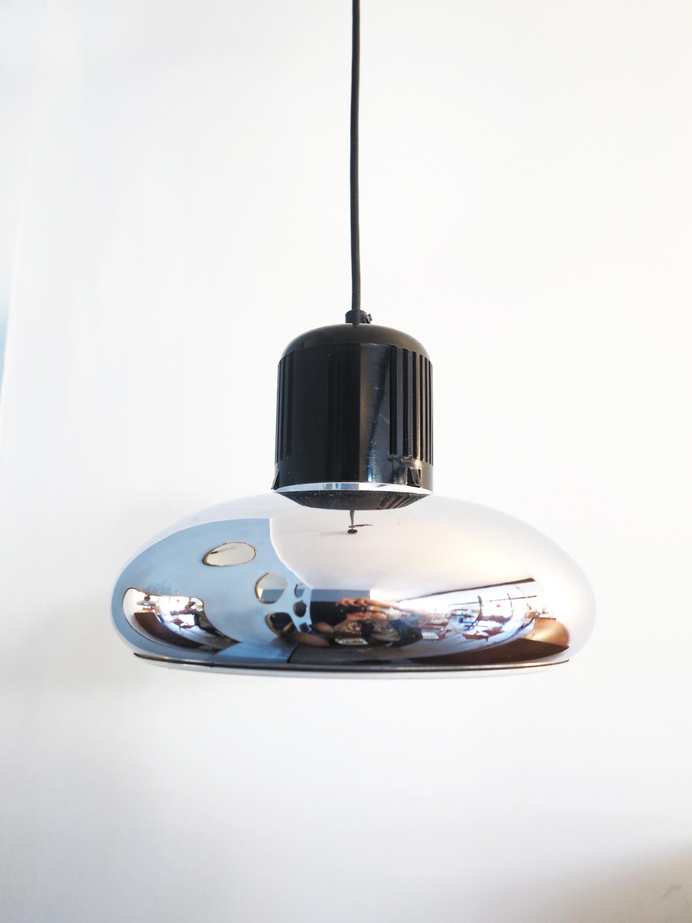 Mid-Century Modern Chromed Aluminium and Black Pendant or Ceiling Lamp by Gae Aulenti for Stilnovo For Sale