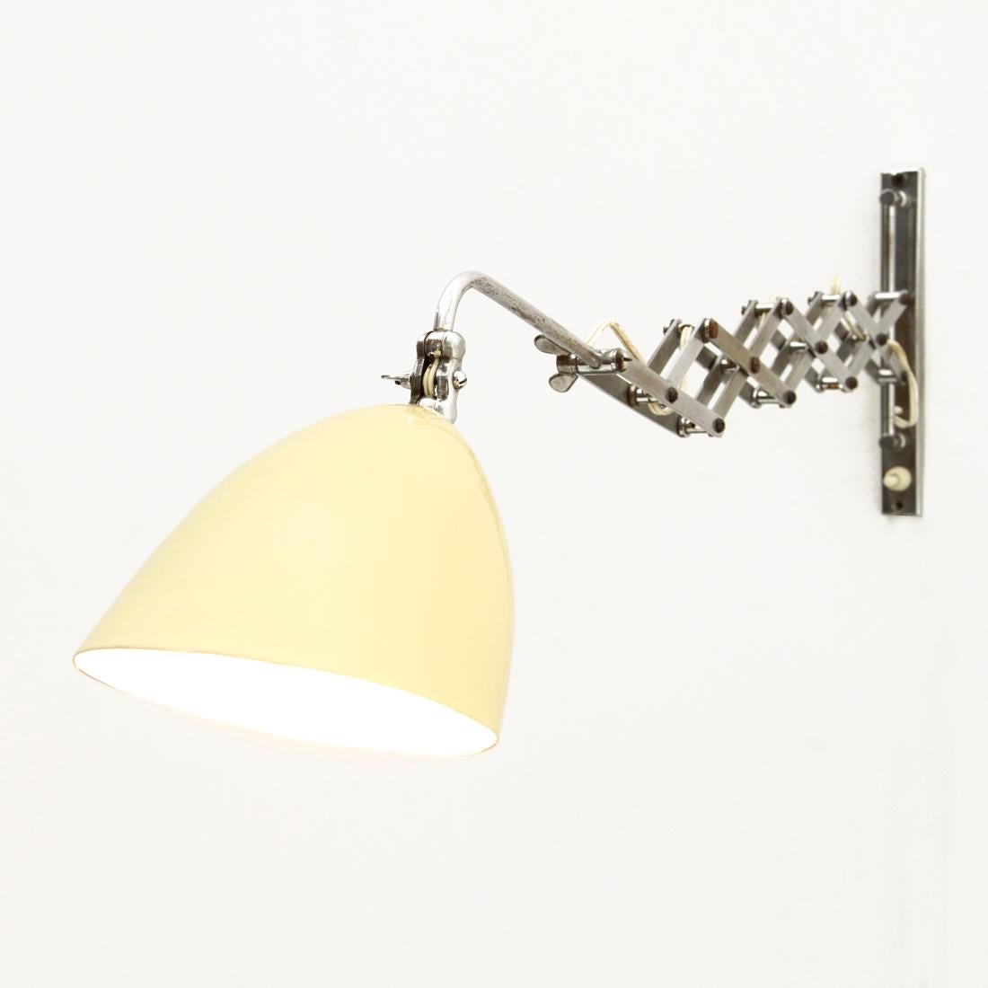 Mid-Century Modern Chromed and Cream Italian Pantograph Wall Lamp, 1950s For Sale