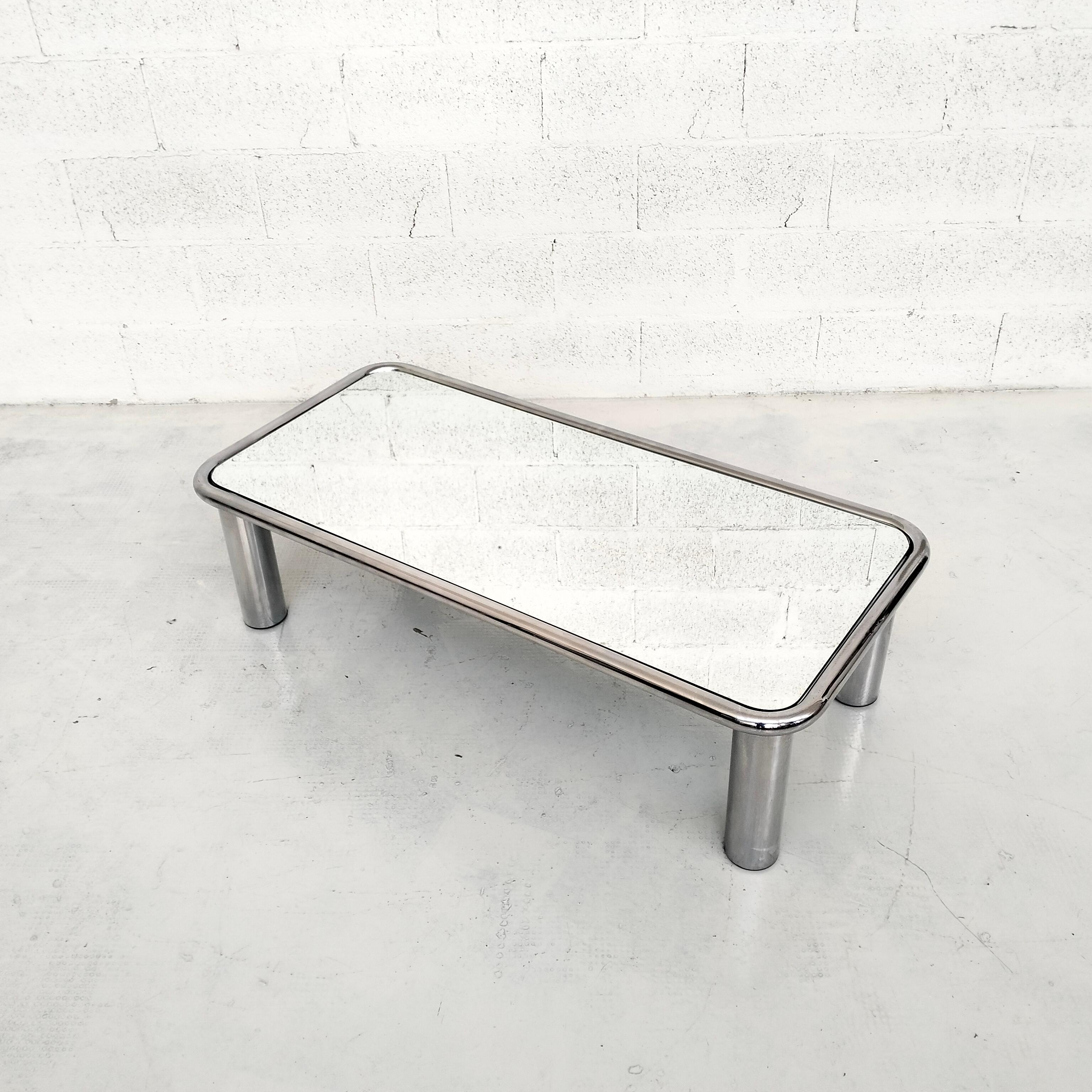 Born in Padua in 1926, Gianfranco Frattini graduated in Architecture at the Milan Polytechnic in 1953, where he lived and worked until his death. His professional activity is mainly directed to interior design and industrial design. In 1956 Frattini