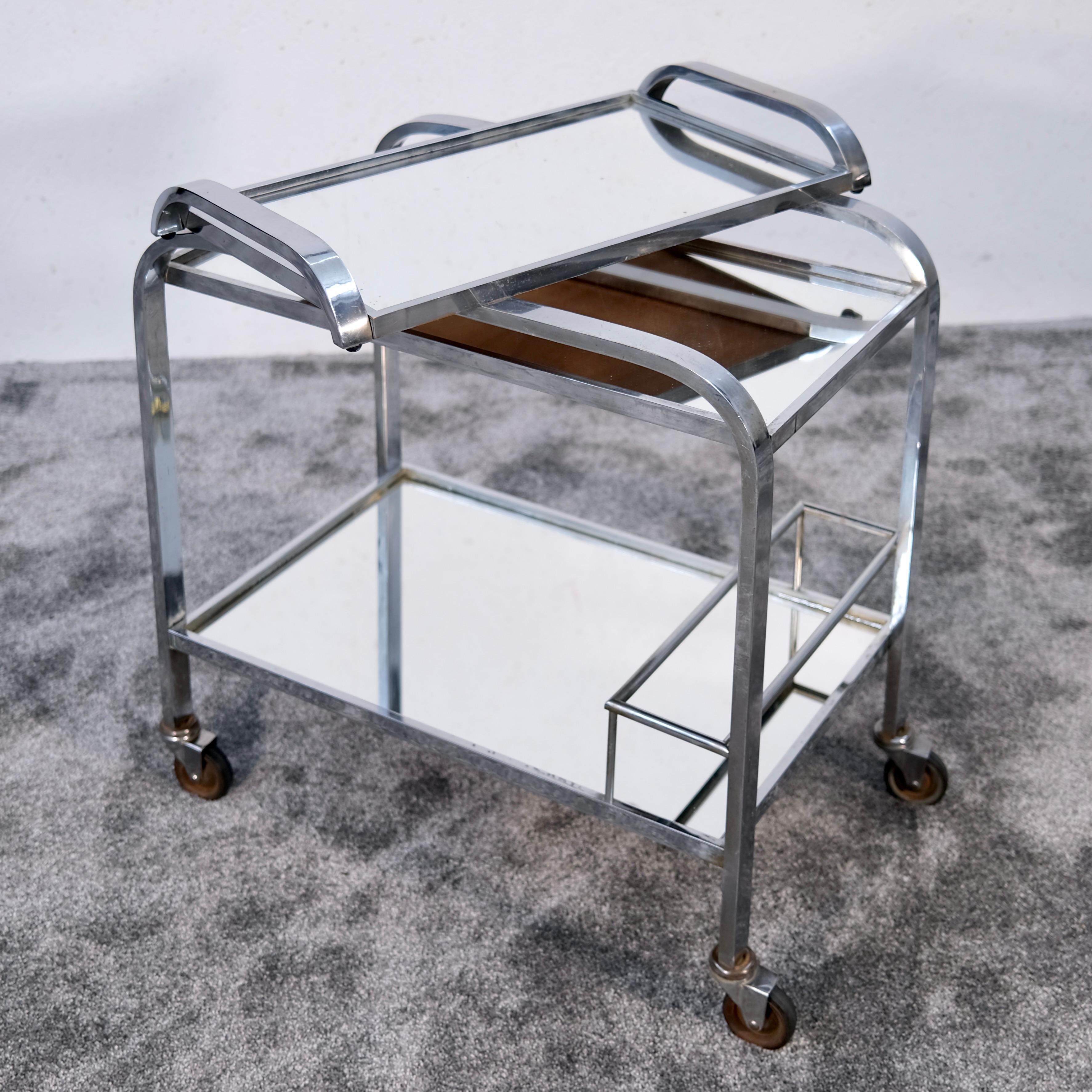 Chromed Art Deco Bar Cart on Wheels and Removable Mirrored Tray, France 1930's In Good Condition For Sale In Ulm, DE