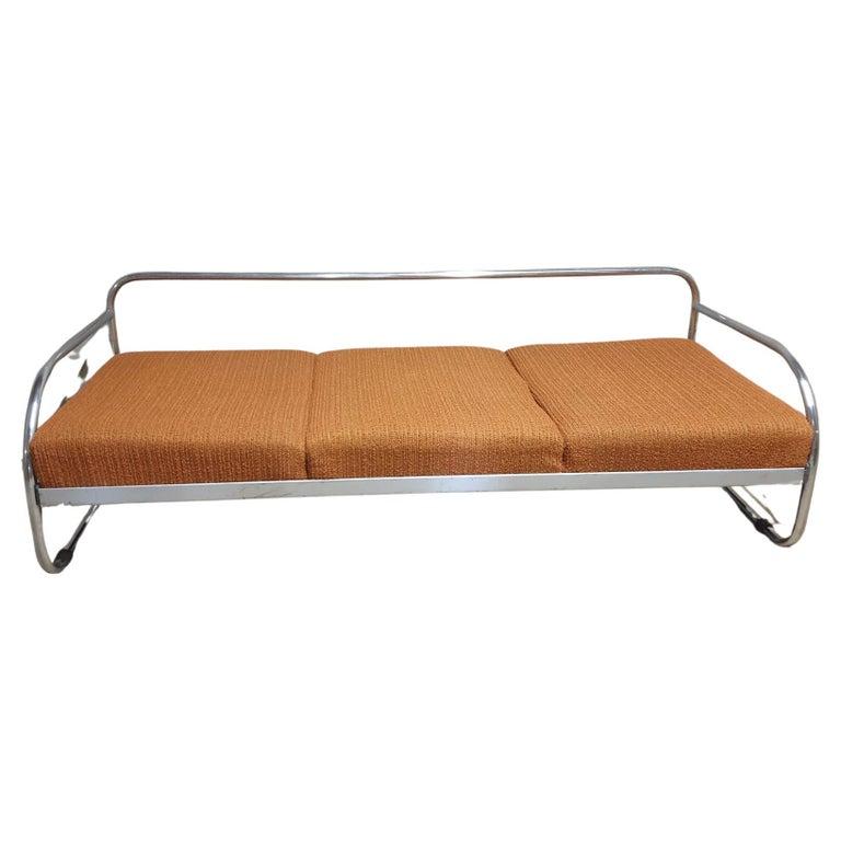 This chromed tubular sofa from the Bauhaus period was made between 1930´s – 1950´s.

Probably produced by Kovona company. Chrome and mattresses are overall in very good Vintage condition, shows slight signs of age and use.

Height: 63 cm

lenght: