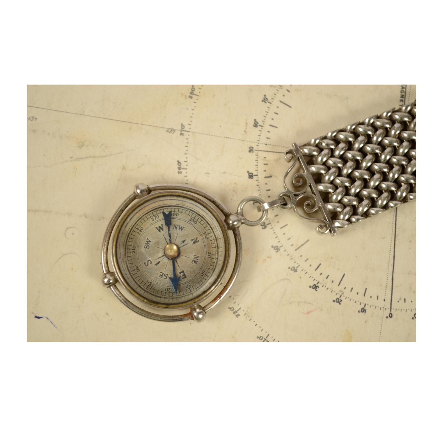 Magnetic chromed brass compass with a wide chain with hook, English manufacture of the early 1900s. Good condition and fully functional. Length 17 cm - 6.69 inches, diameter 4.5 cm - 1.77 inches, thickness cm 1 - inches 0.39.