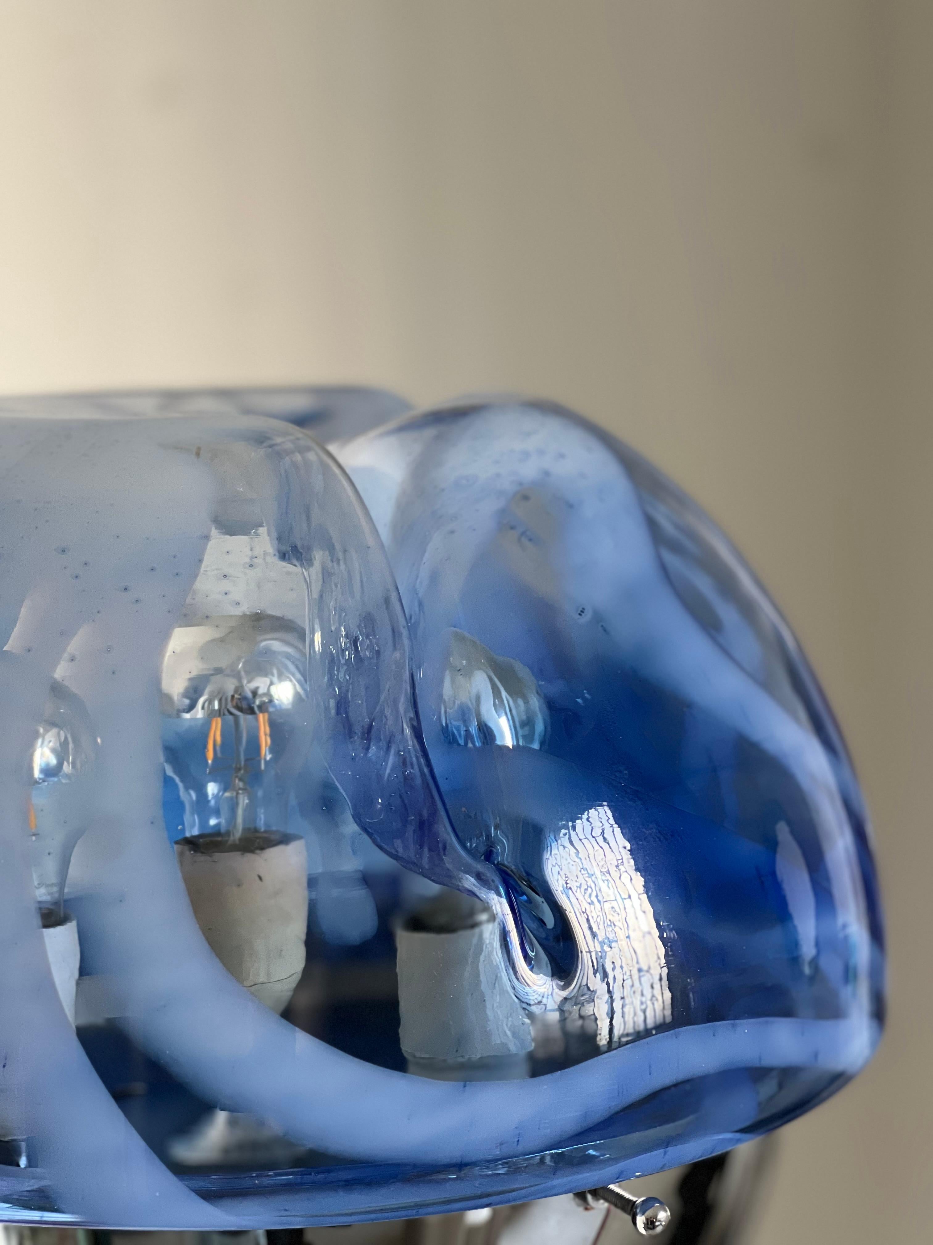 Lámpara de pie cromada de los años 60, Made in Italy, Cristal de murano azul y blanco en venta 5