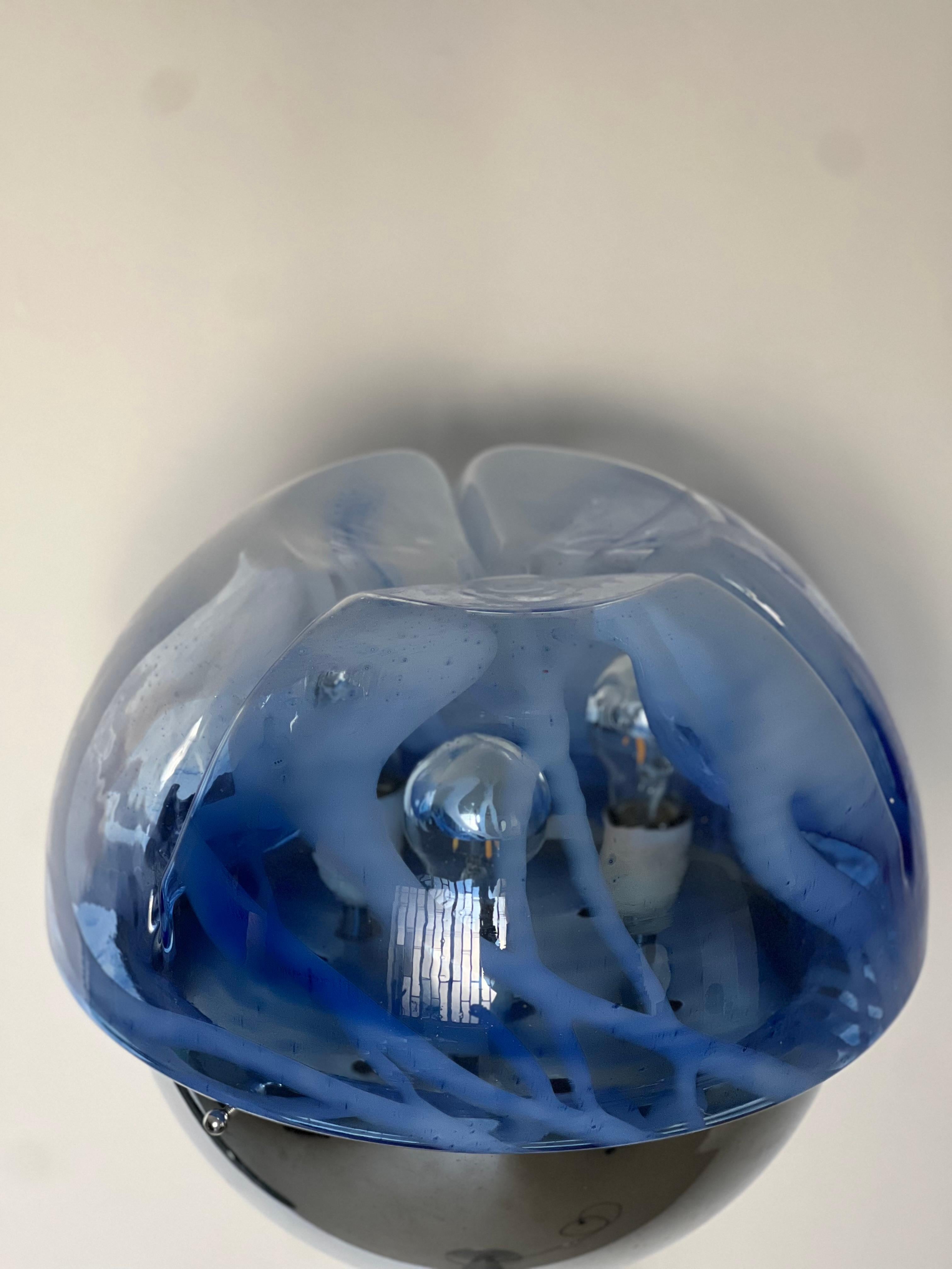 Lámpara de pie cromada de los años 60, Made in Italy, Cristal de murano azul y blanco en venta 8