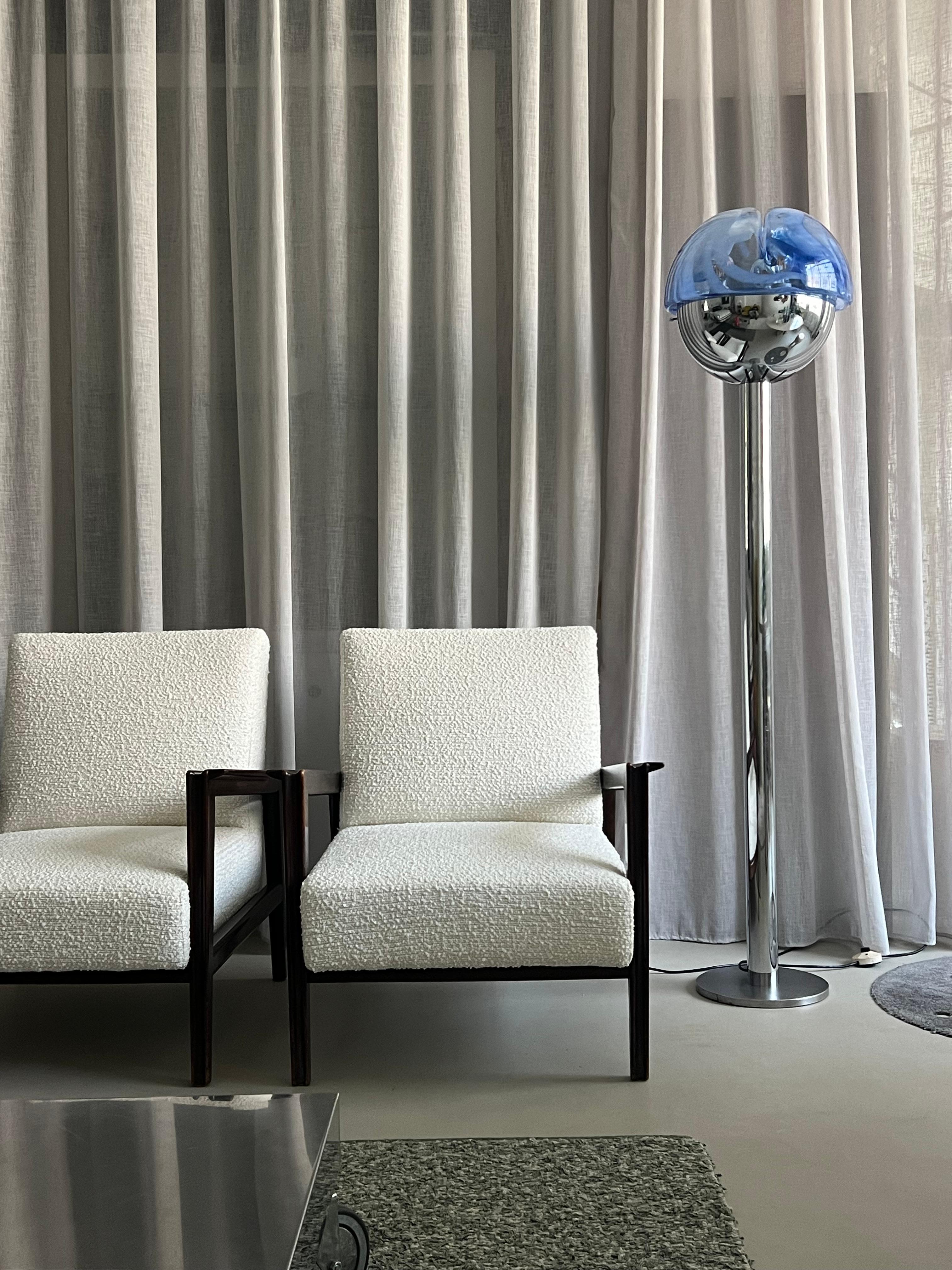 Lámpara de pie cromada de los años 60, Made in Italy, Cristal de murano azul y blanco en venta 12
