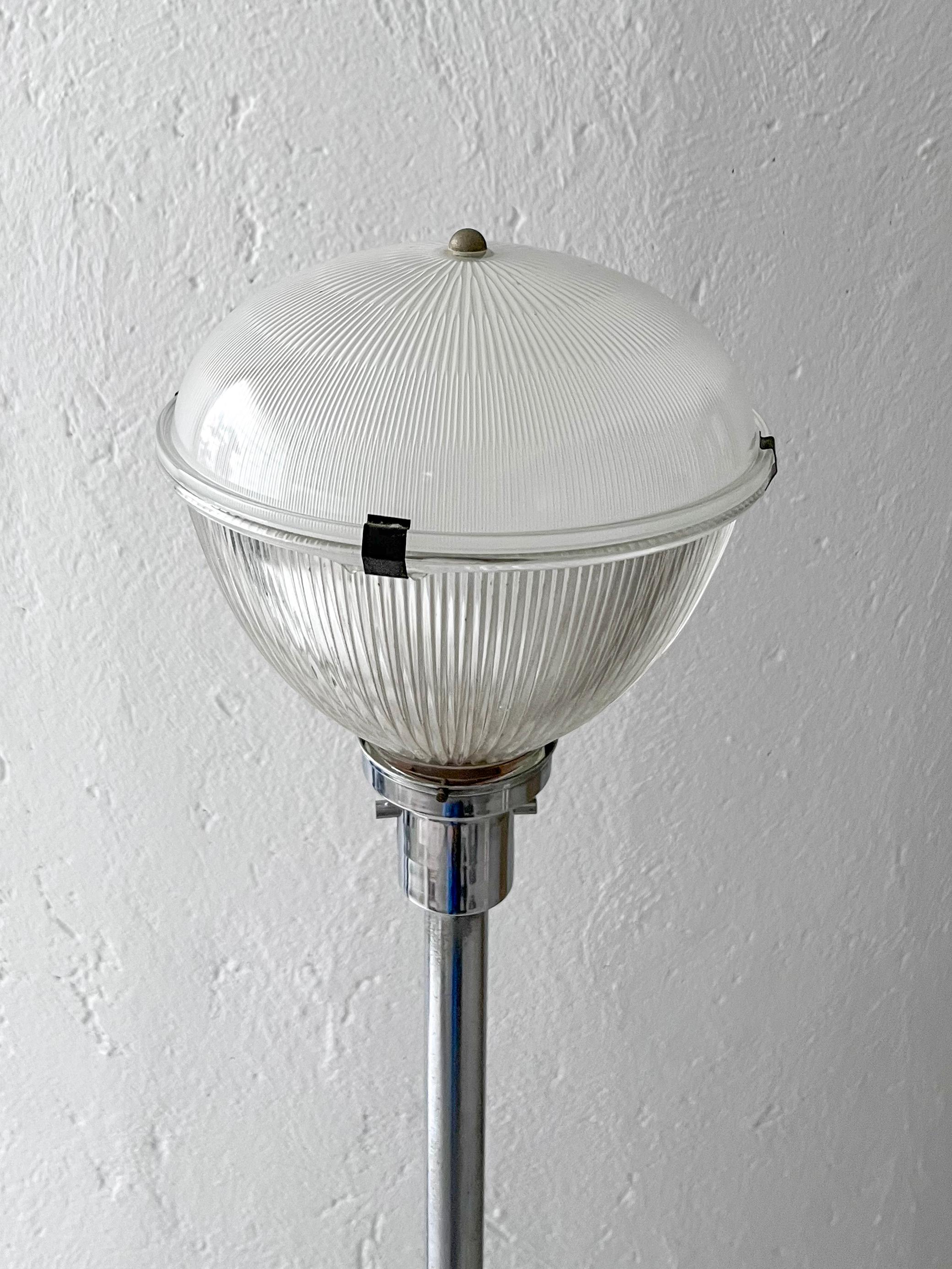 Lámpara de pie cromada de los años 60, Made in Italy, Época moderna de mediados de siglo Moderno de mediados de siglo en venta