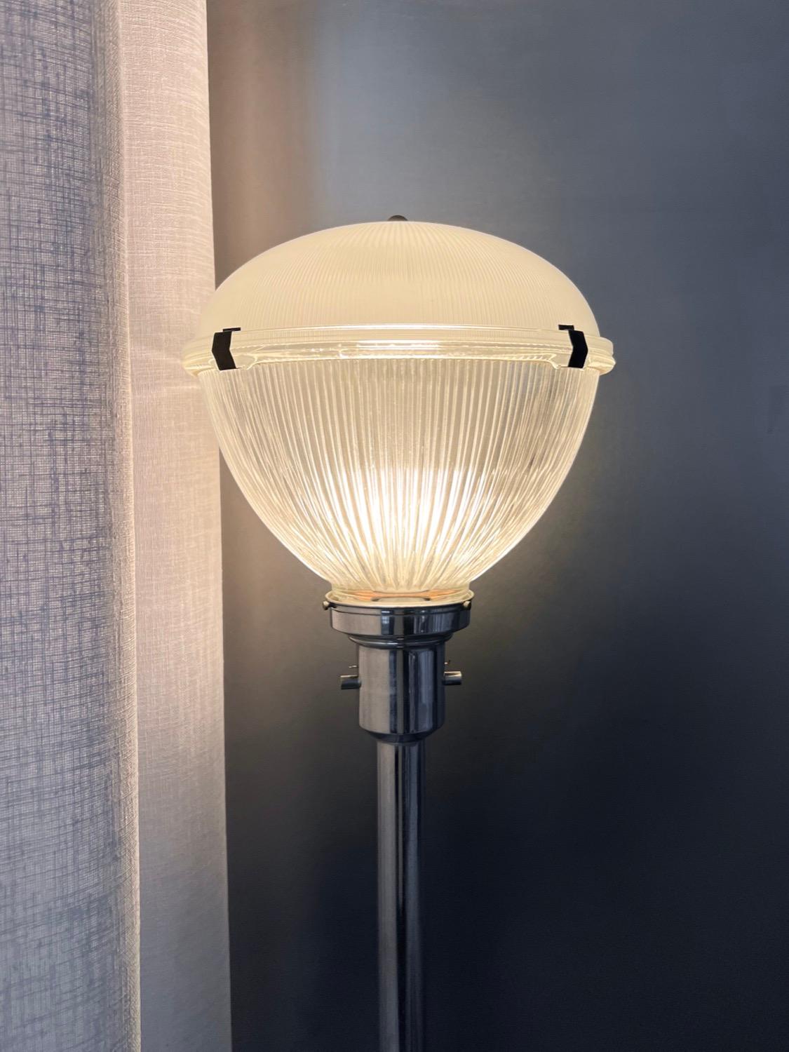 Lámpara de pie cromada de los años 60, Made in Italy, Época moderna de mediados de siglo Vidrio en venta