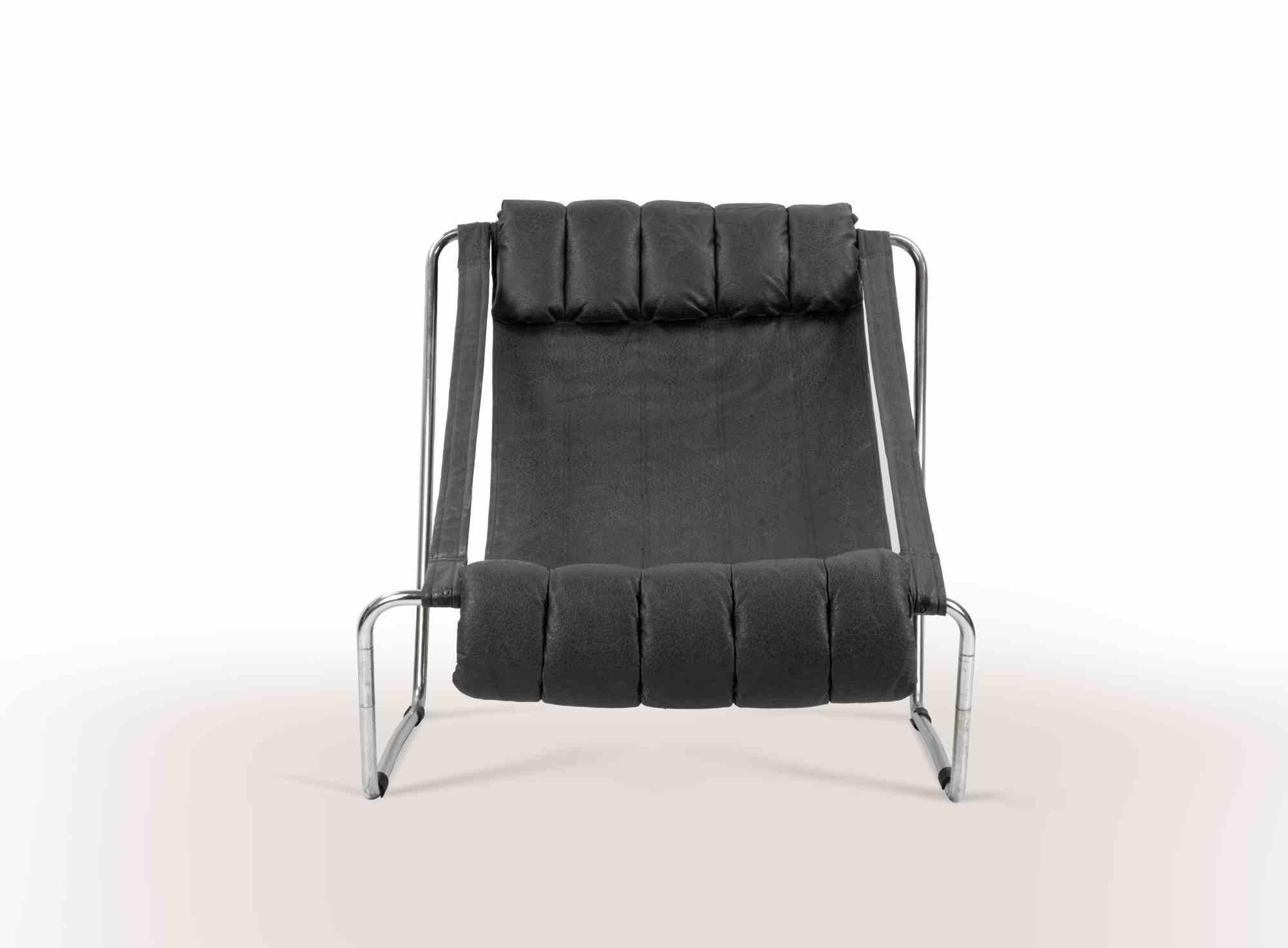 Chaise longue vintage in acciaio cromato e pelle nera realizzata da Costantino Corsini e Giorgio Wiskemann per Cinova negli anni Settanta.

Tappezzeria originale, in ottime condizioni.

