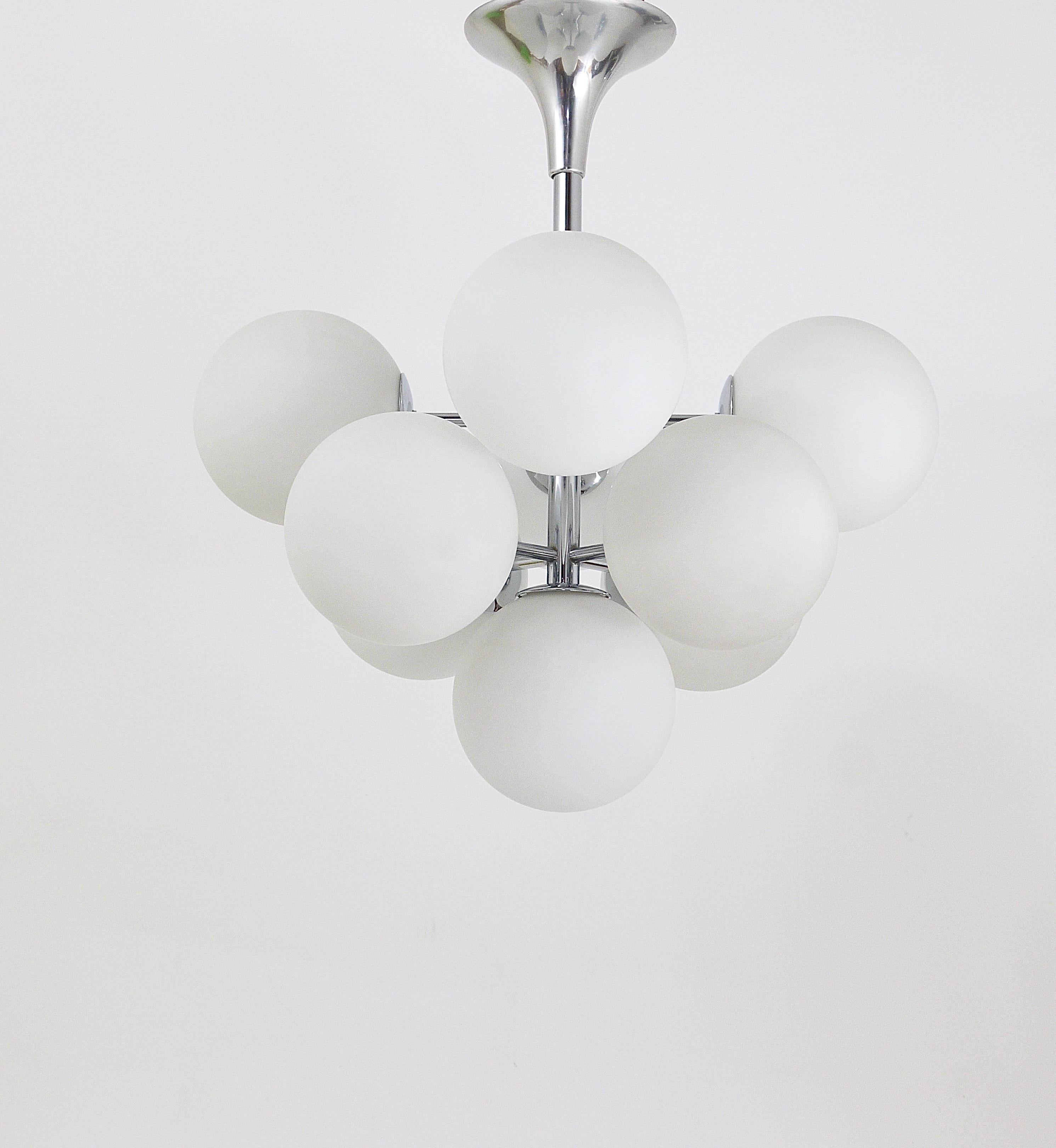 Chromed Atomic Chandelier with White Glass Globes, Temde, Switzerland In Good Condition For Sale In Vienna, AT
