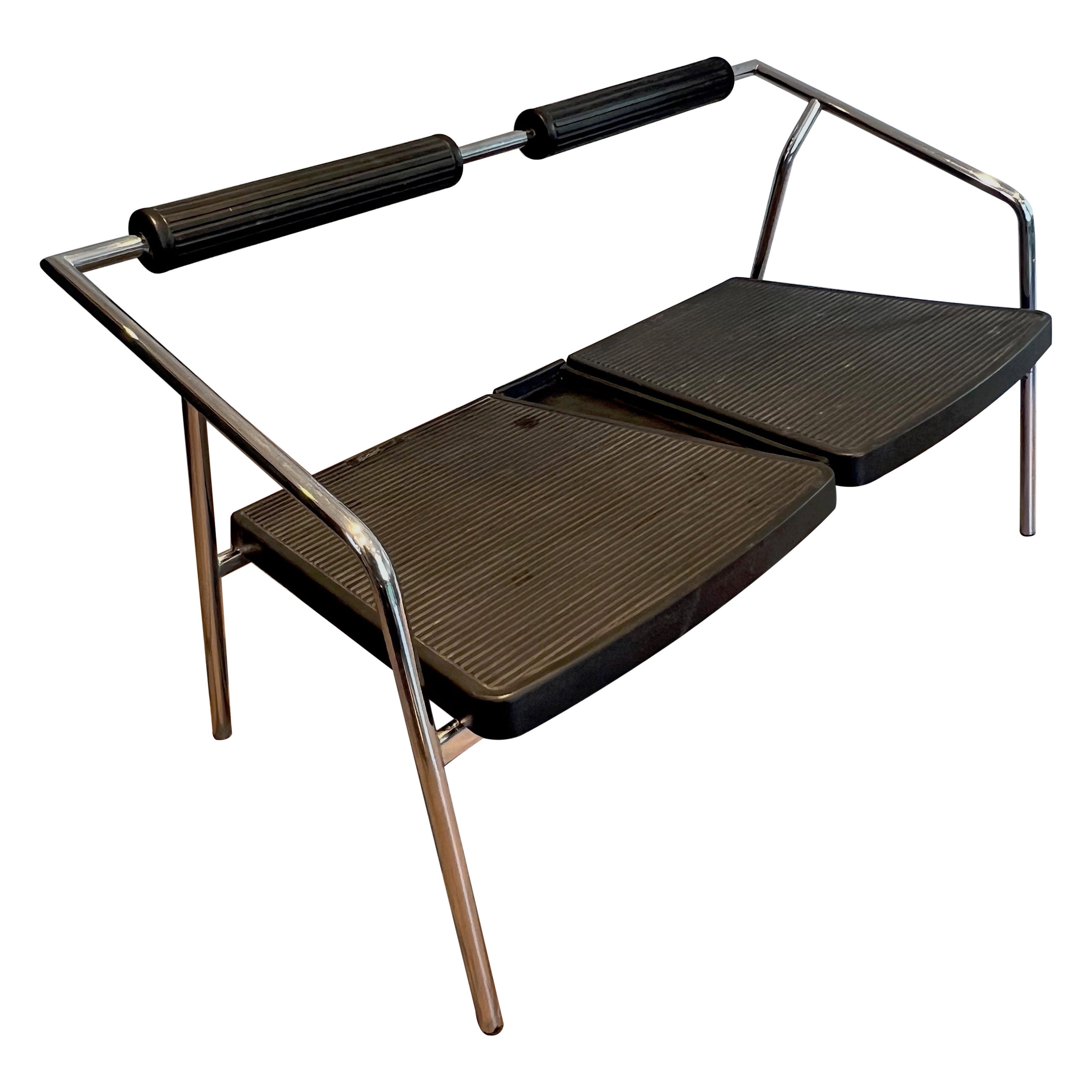 Signiertes Sofa aus verchromtem Metall und schwarzem Gummidesign. Französische Arbeit. im Angebot