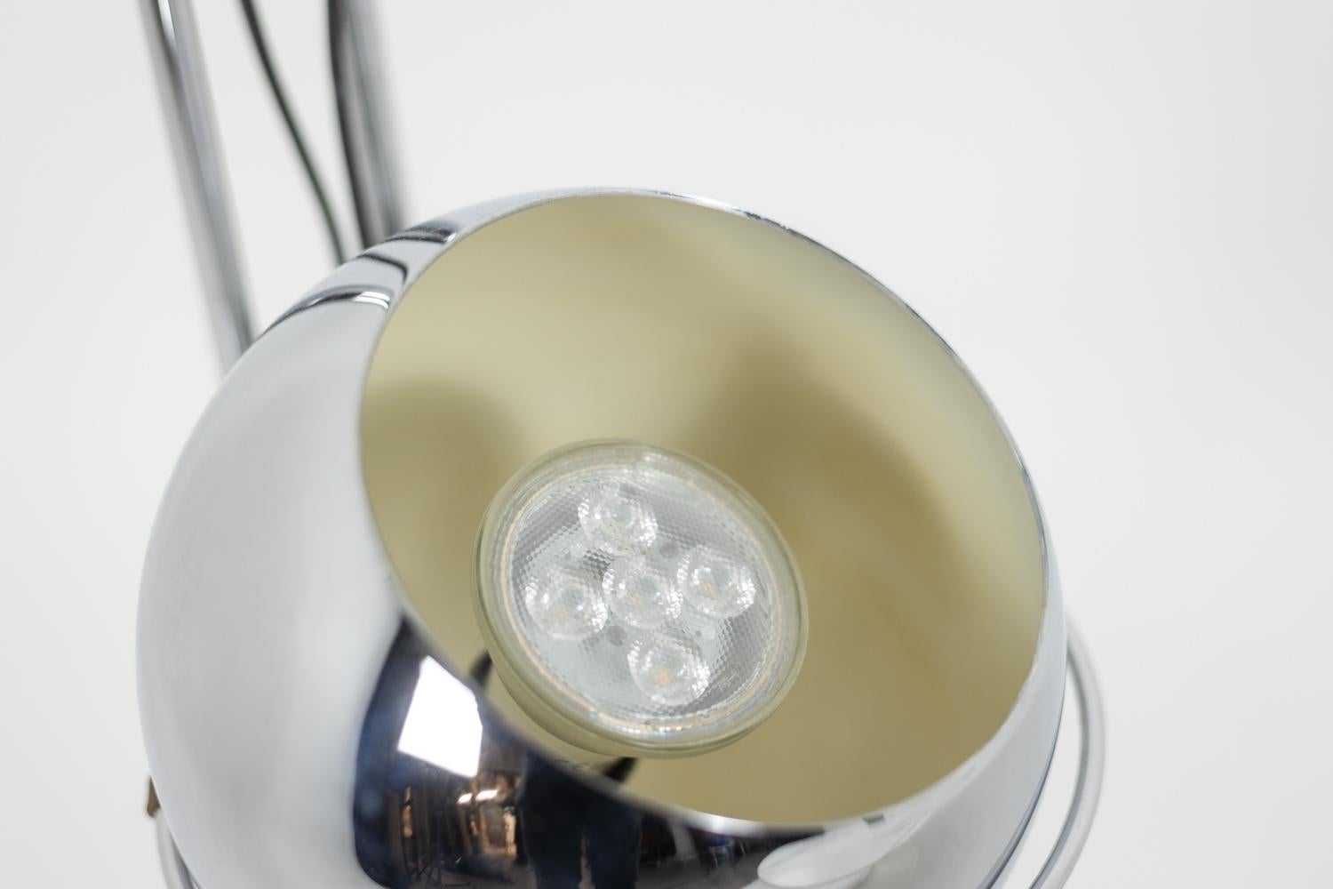 Lampada da terra in metallo cromato. 1970s. in vendita 5