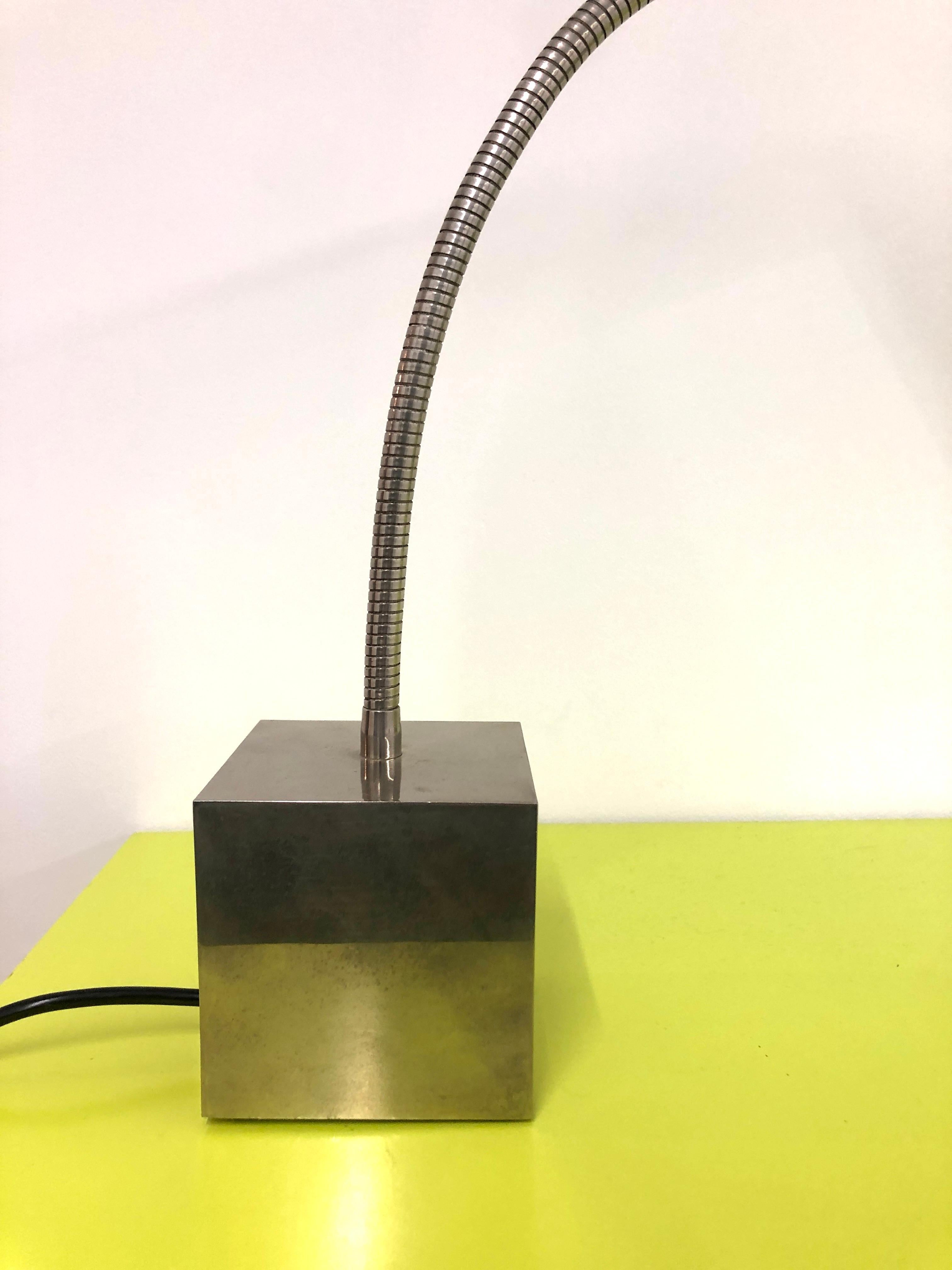 Lampe en métal chromé avec tige flexible 10366 de Michel Boyer, Verre Lumière 1968 Bon état - En vente à PARIS, FR