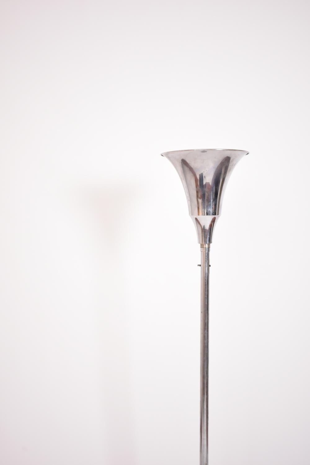 Lampada da terra modernista in metallo cromato, anni '30. In condizioni ottime in vendita a Lisboa, PT
