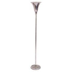Modernistische Stehlampe aus verchromtem Metall, 1930er-Jahre.