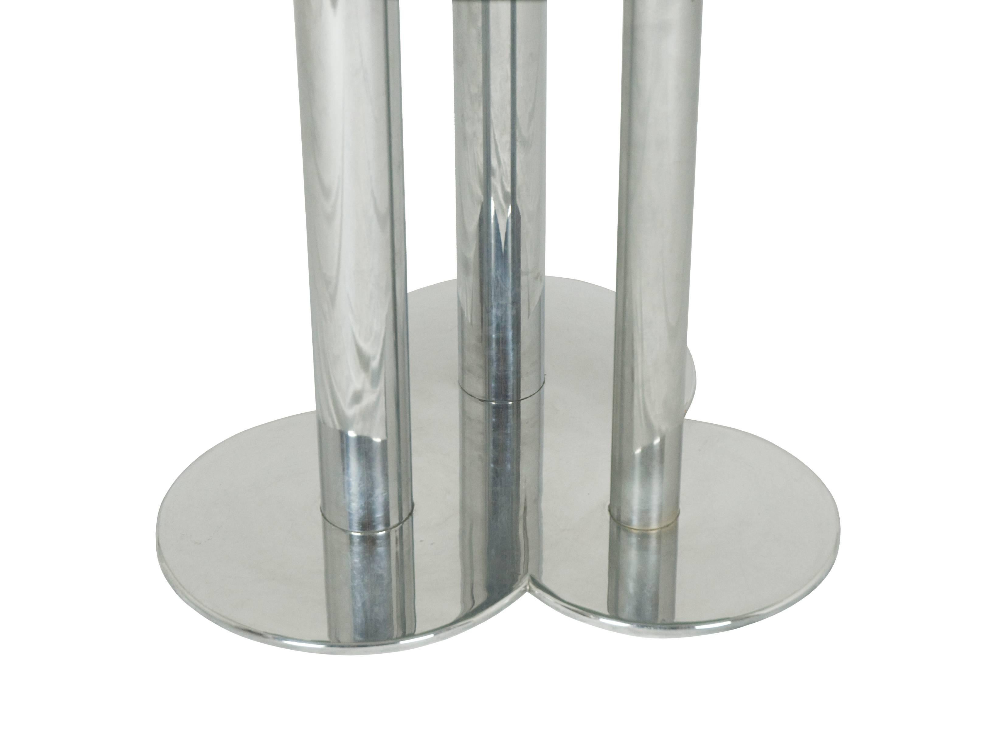 Verchromter Trifoglio-Tisch aus Metall und Rauchglas von S. Asti für Poltronova (Italienisch) im Angebot