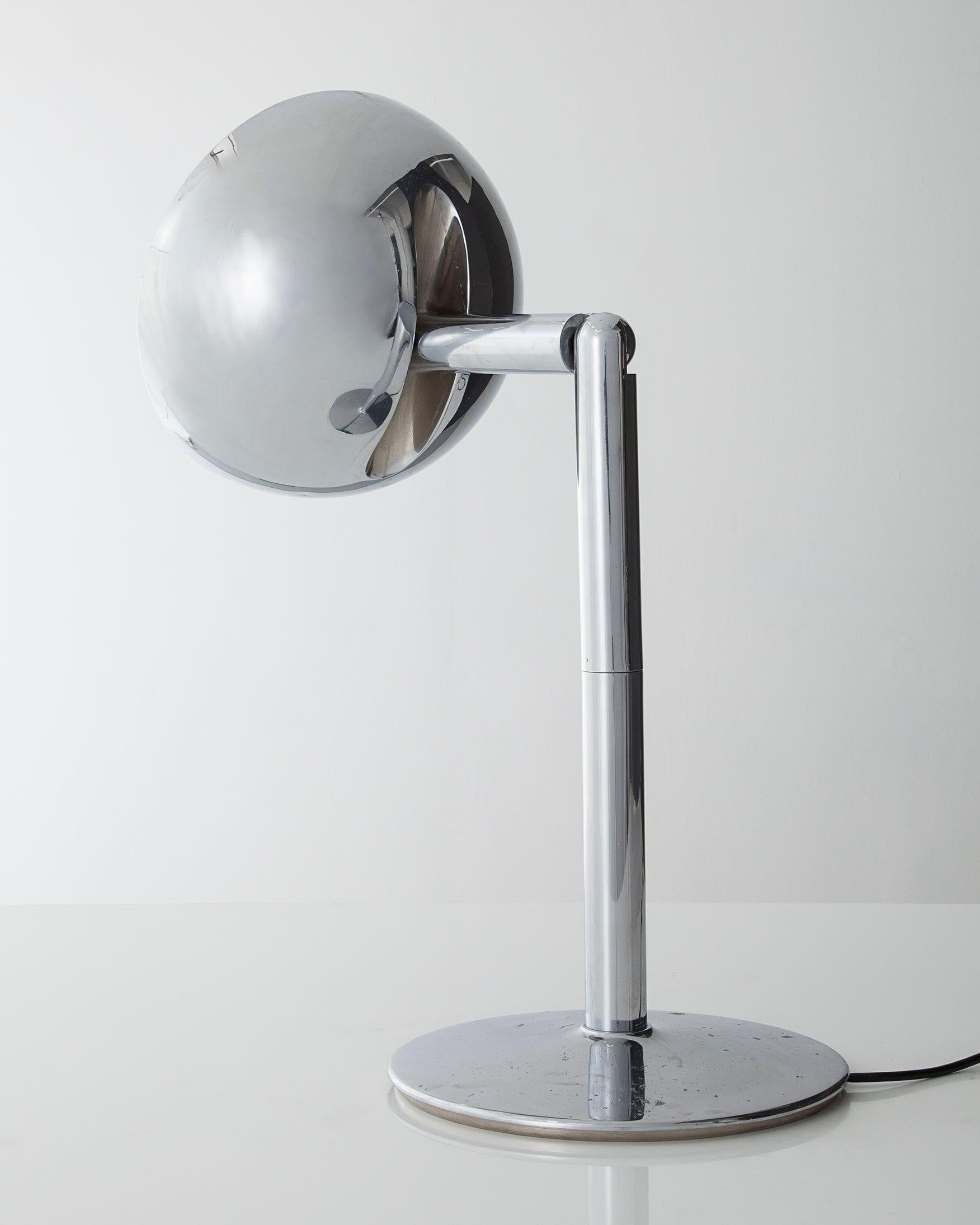 Table lamp in chromed metal. Designed by Adalberto Dal 11.75