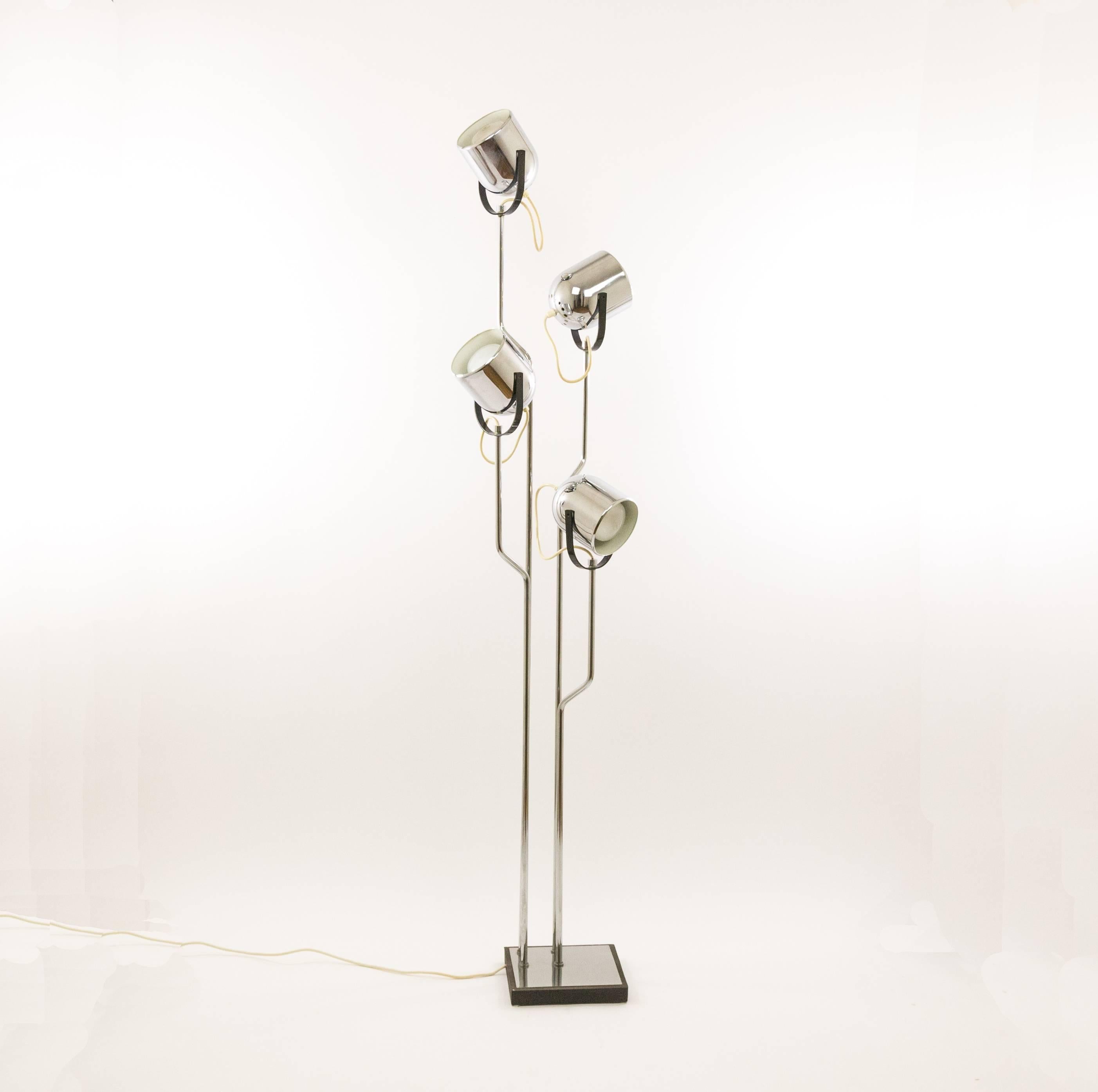 Chromed floor lamp by Goffredo Reggiani with four spotlights that can be moved independently. The shades that are made of chromed metal are coated white on the inside. The lamps has four stems that are nicely bent and add to its appeal. 

The base
