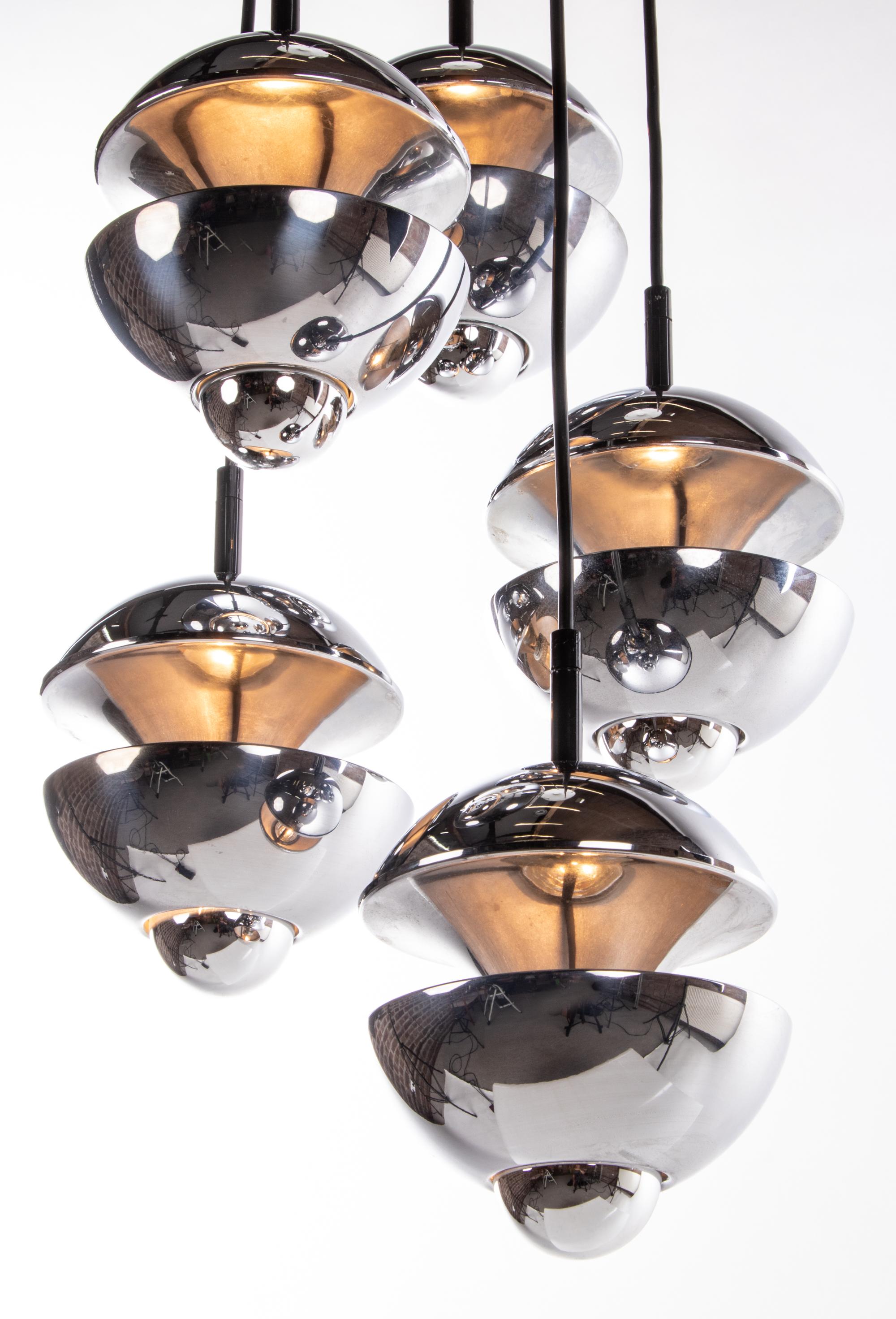 Elegant chromed Space Age tulip pendant lamp designed by Klaus Hempel. Manufactured by Kaiser Lighting, Germany, 1970s. 

Awarded design: IF Product Design Award in 1972. 
Measures: diameter 13.7