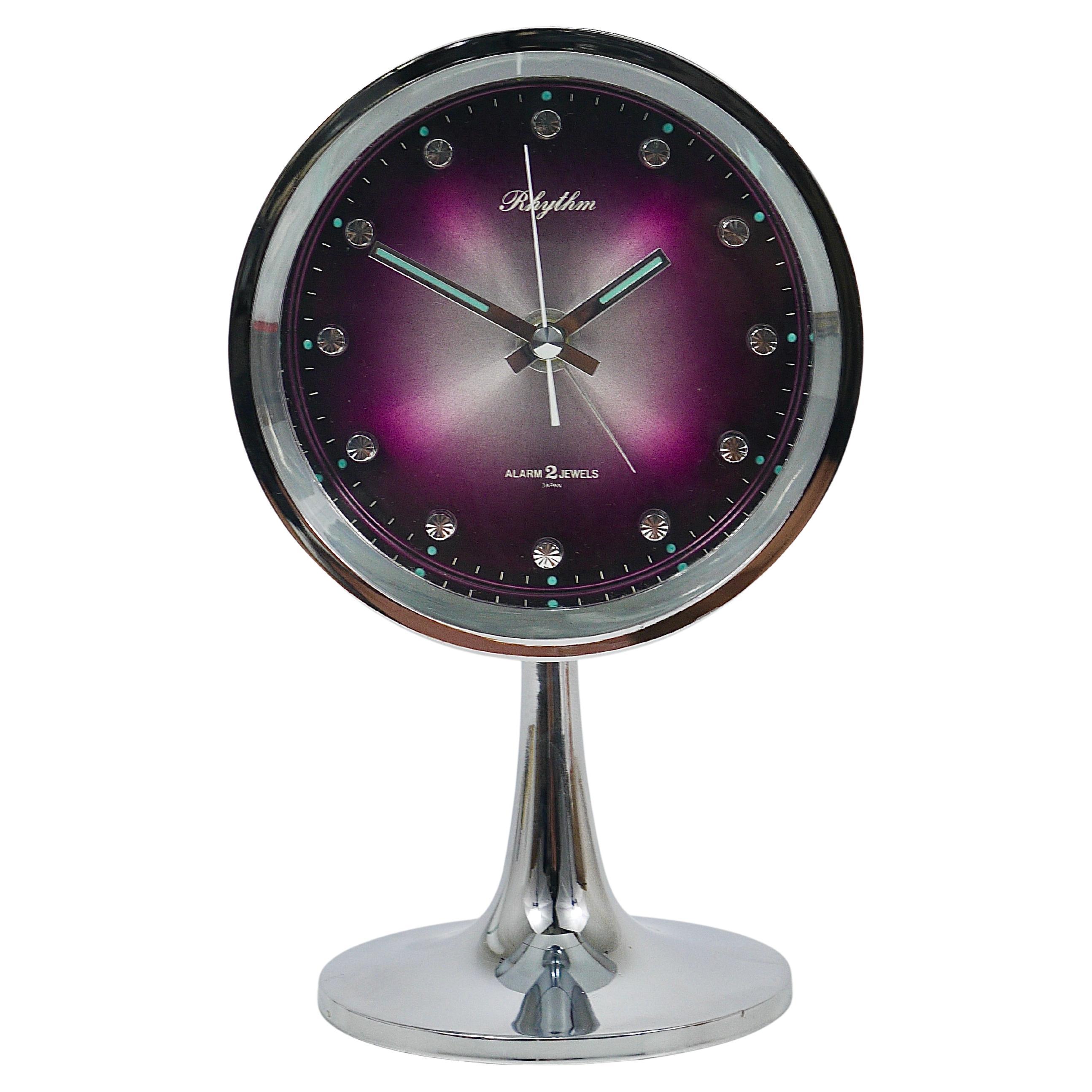 A stylish Space Age desk or table alarm clock from the 1970s, made by Rhythm, a Japanese company renowned for producing beautiful clocks since the 1950s. This is the stunning fully chrome-plated version featuring a cylindrical case on a tulip base