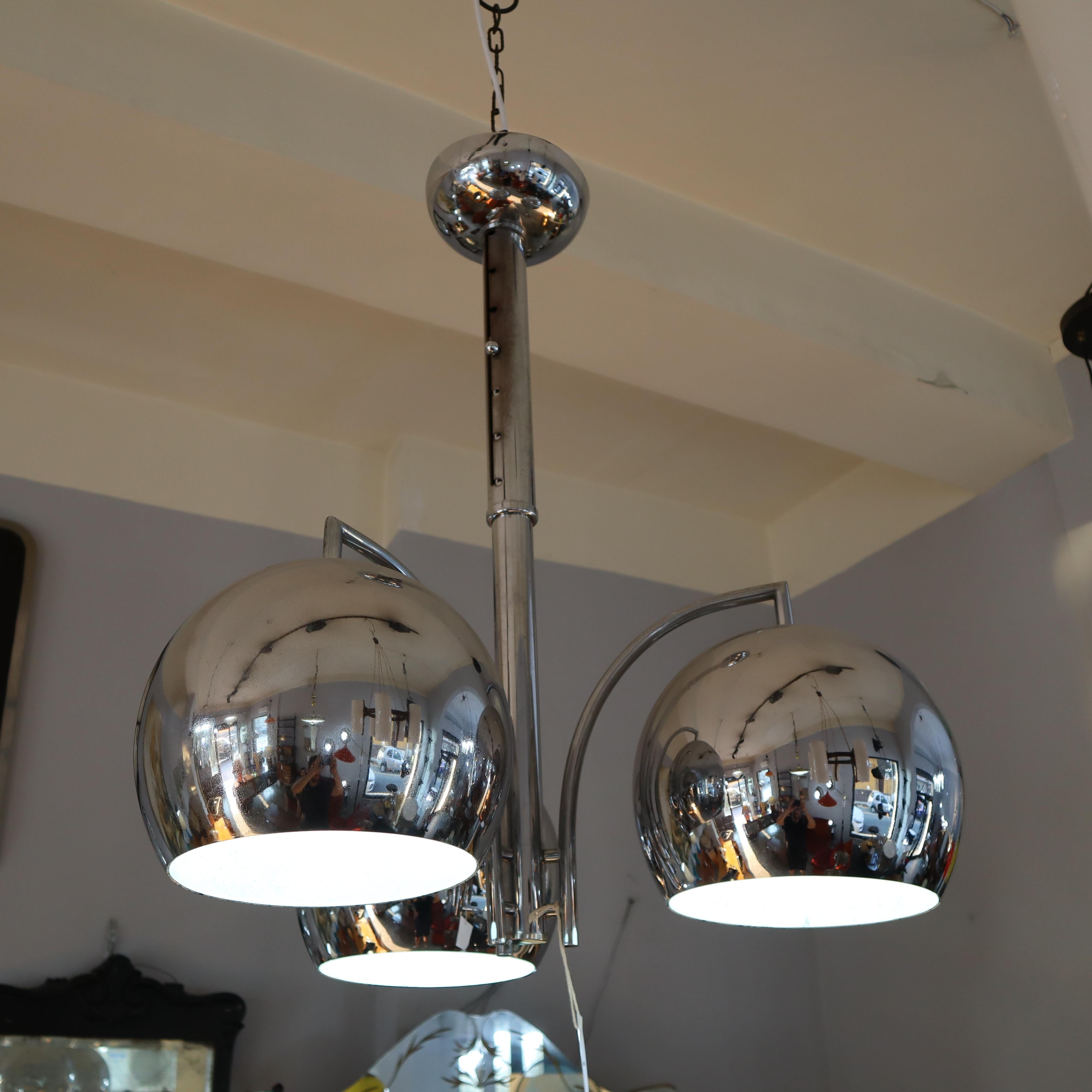 Italiano Lampadario a sfera cromato di metà secolo moderno Goffredo Reggiani, Italia, anni '70 in vendita