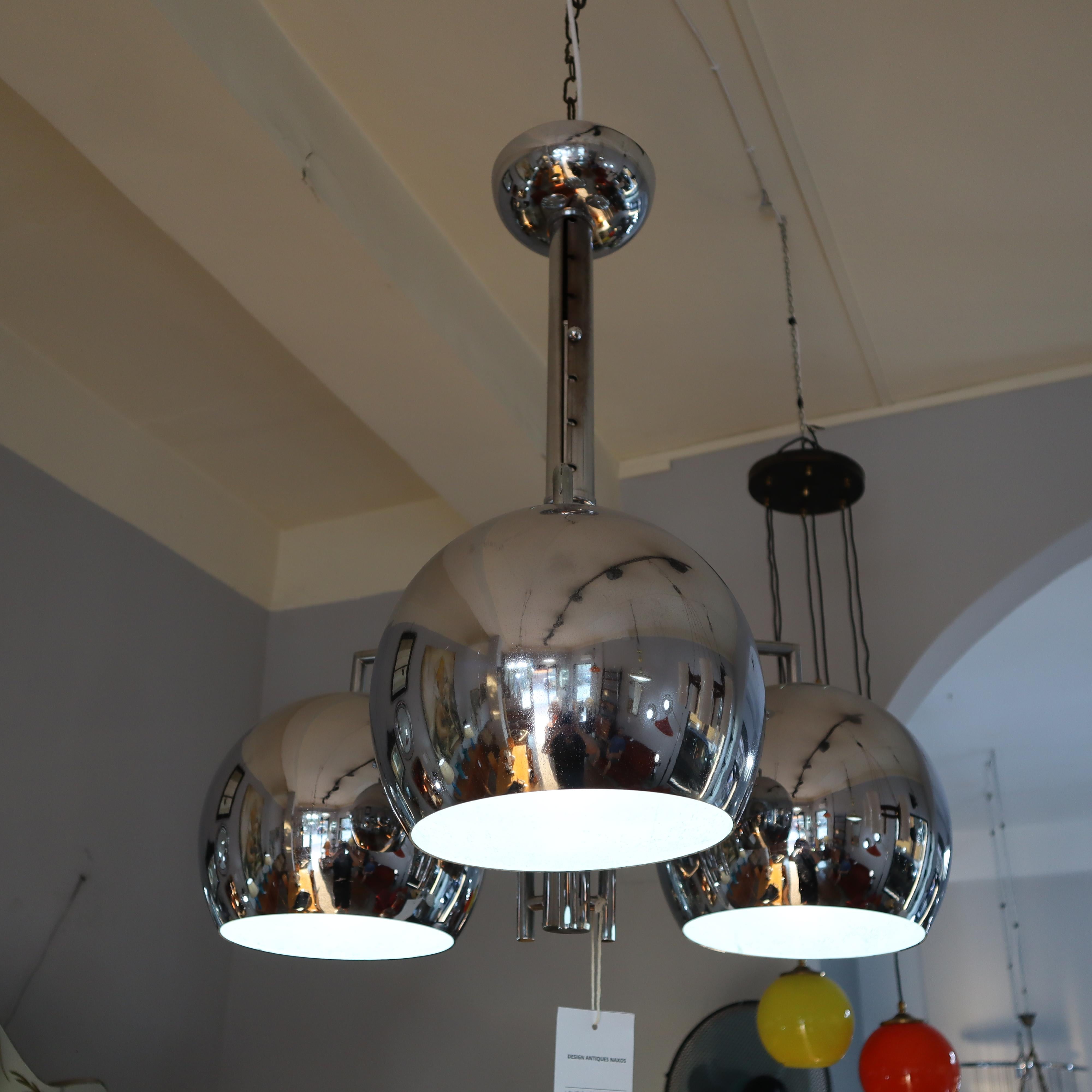 Lampadario a sfera cromato di metà secolo moderno Goffredo Reggiani, Italia, anni '70 In condizioni buone in vendita a Nicolosi, IT