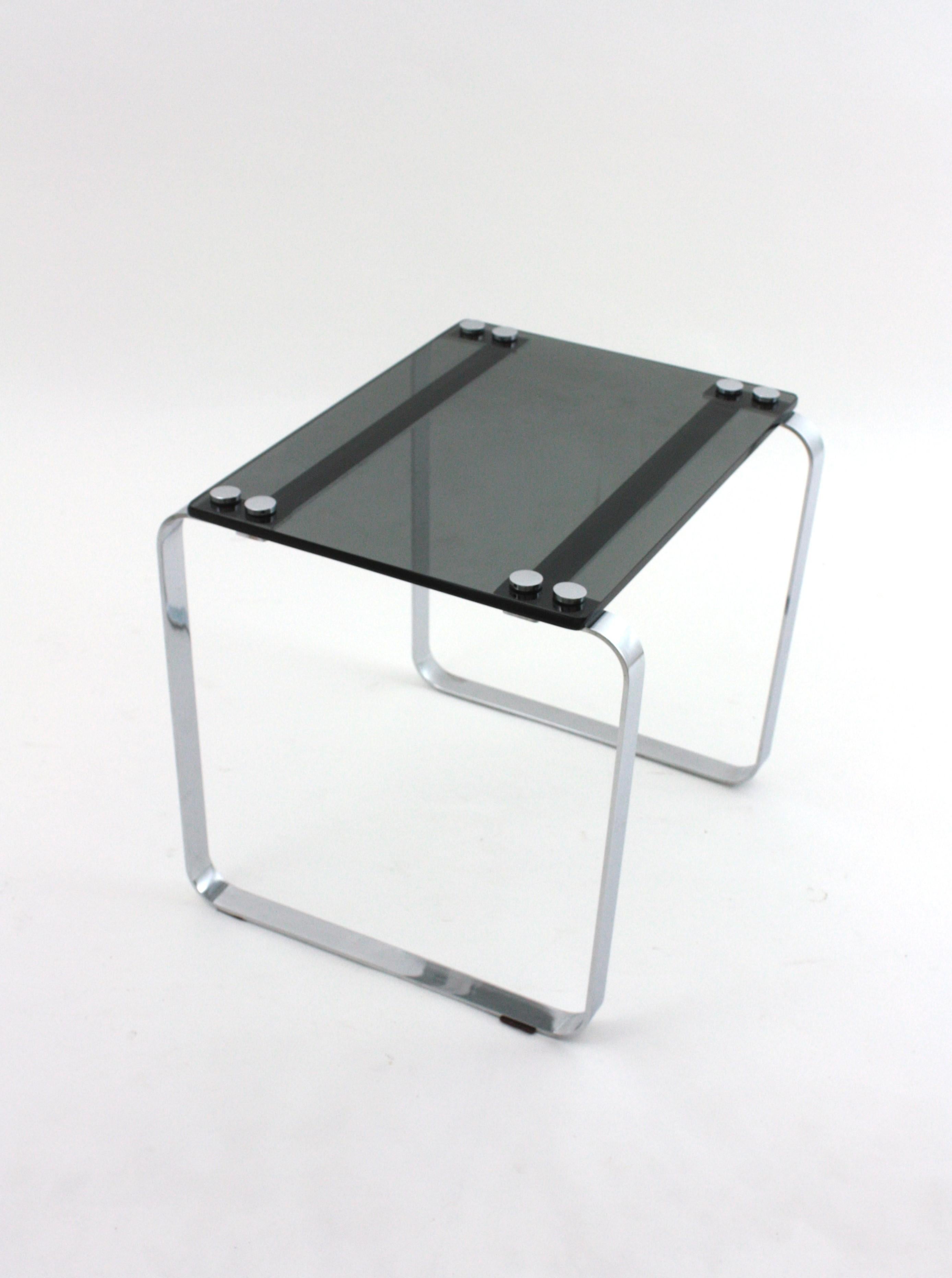 Beistelltisch aus verchromtem Stahl und Rauchglas im Angebot 3
