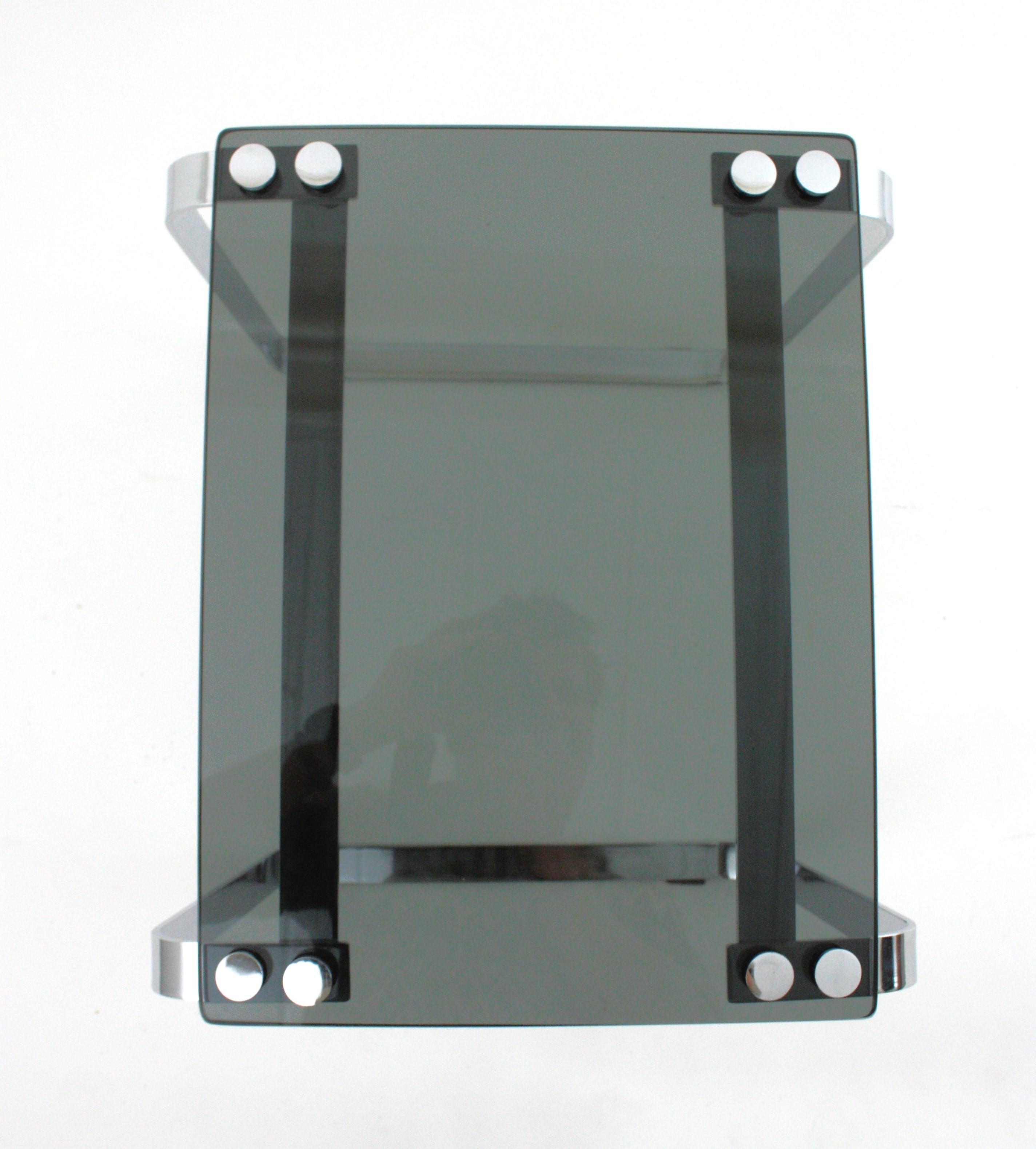 Beistelltisch aus verchromtem Stahl und Rauchglas im Angebot 12