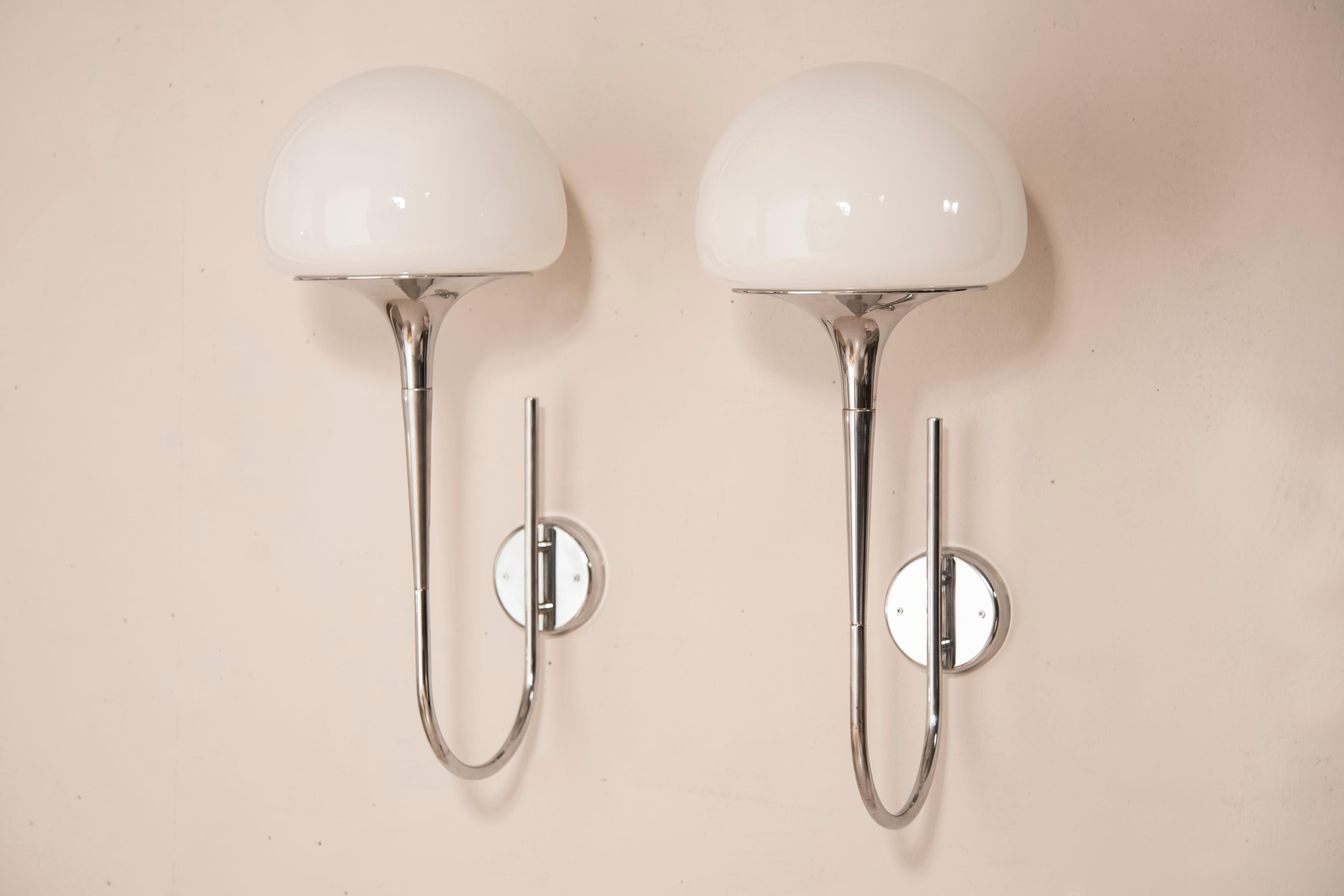 Chromed steel and white opaline Reggiani wall sconces appliques
A pair of wall sconces by Goffredo Reggiani 
Excellent conditions
d 44 cm, h 76 cm, diameter. 32 cm

A video of the item Is available upon request please do not hesitate to ask for