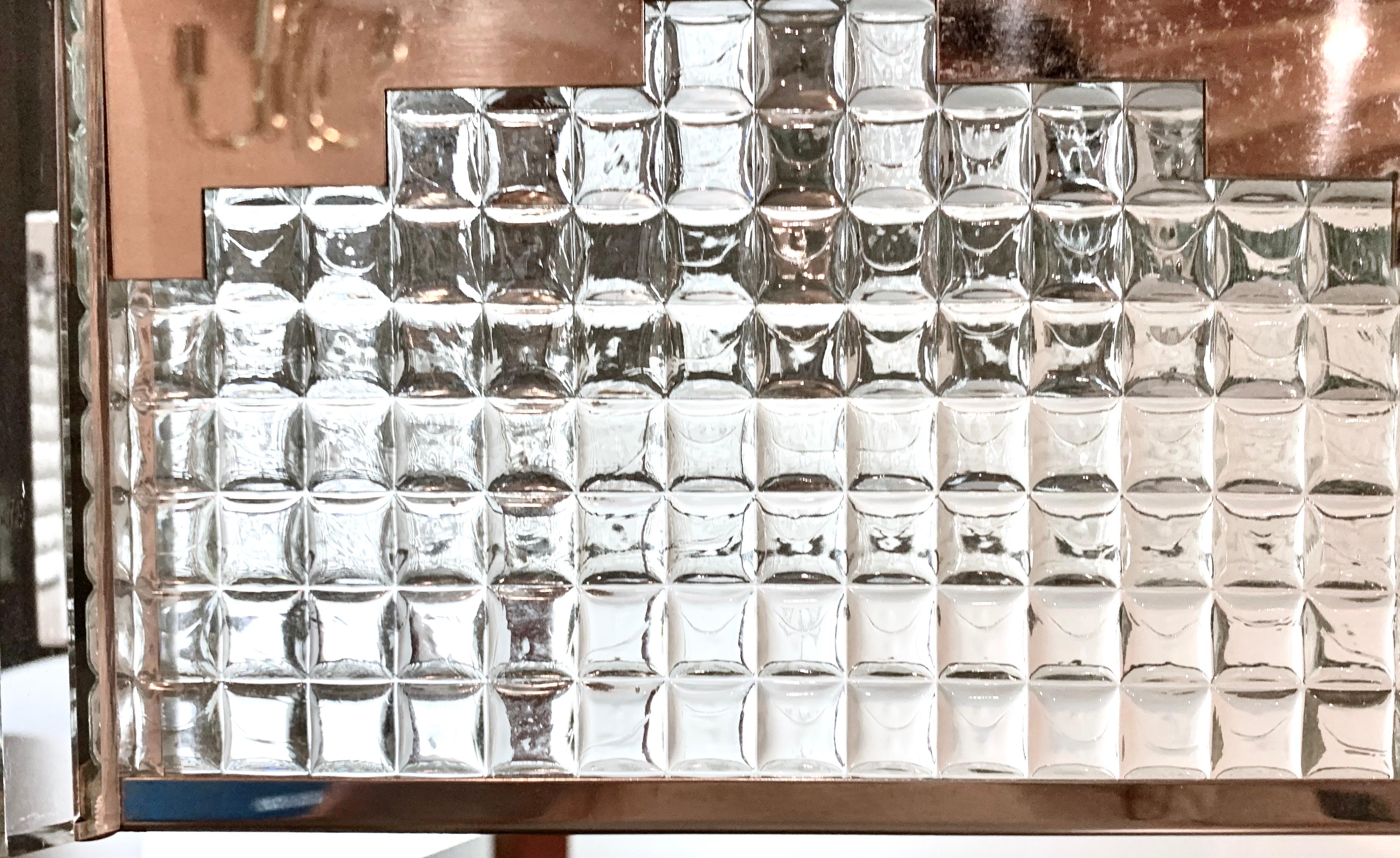Postmoderne Pendelleuchte aus verchromtem Stahl, Kunstglas und Lucite von Fredrick Ramond  (Ende des 20. Jahrhunderts) im Angebot