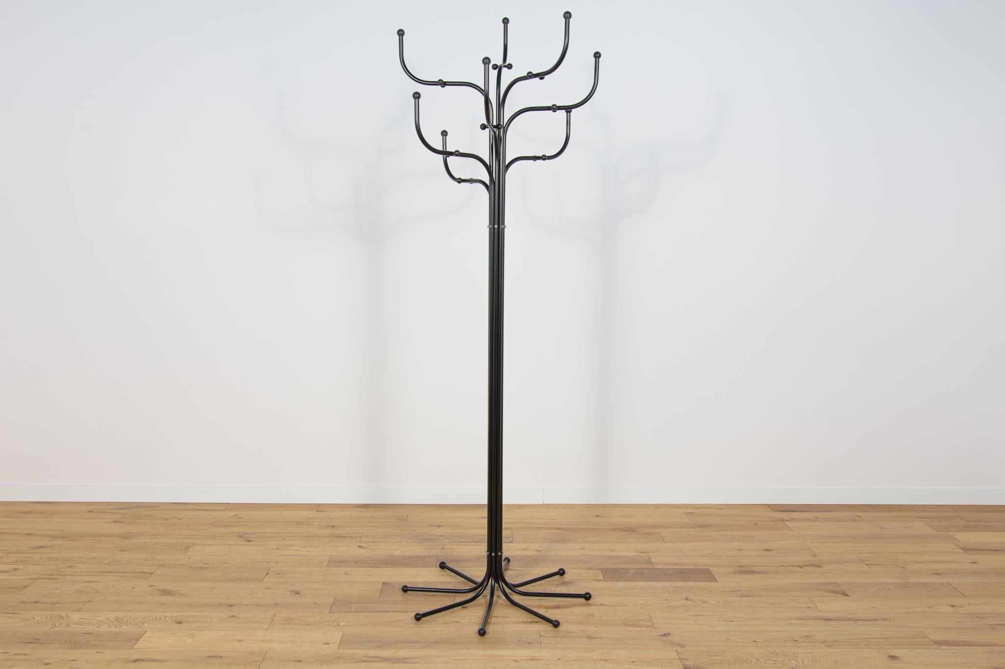 Appendiabiti in acciaio cromato 'Coat Tree' di Sidse Werner per Fritz Hansen, anni '70 Appendiabiti iconico progettato negli anni '70 da Sidse Werner per Fritz Hansen. L'Albero dei cappotti, o 