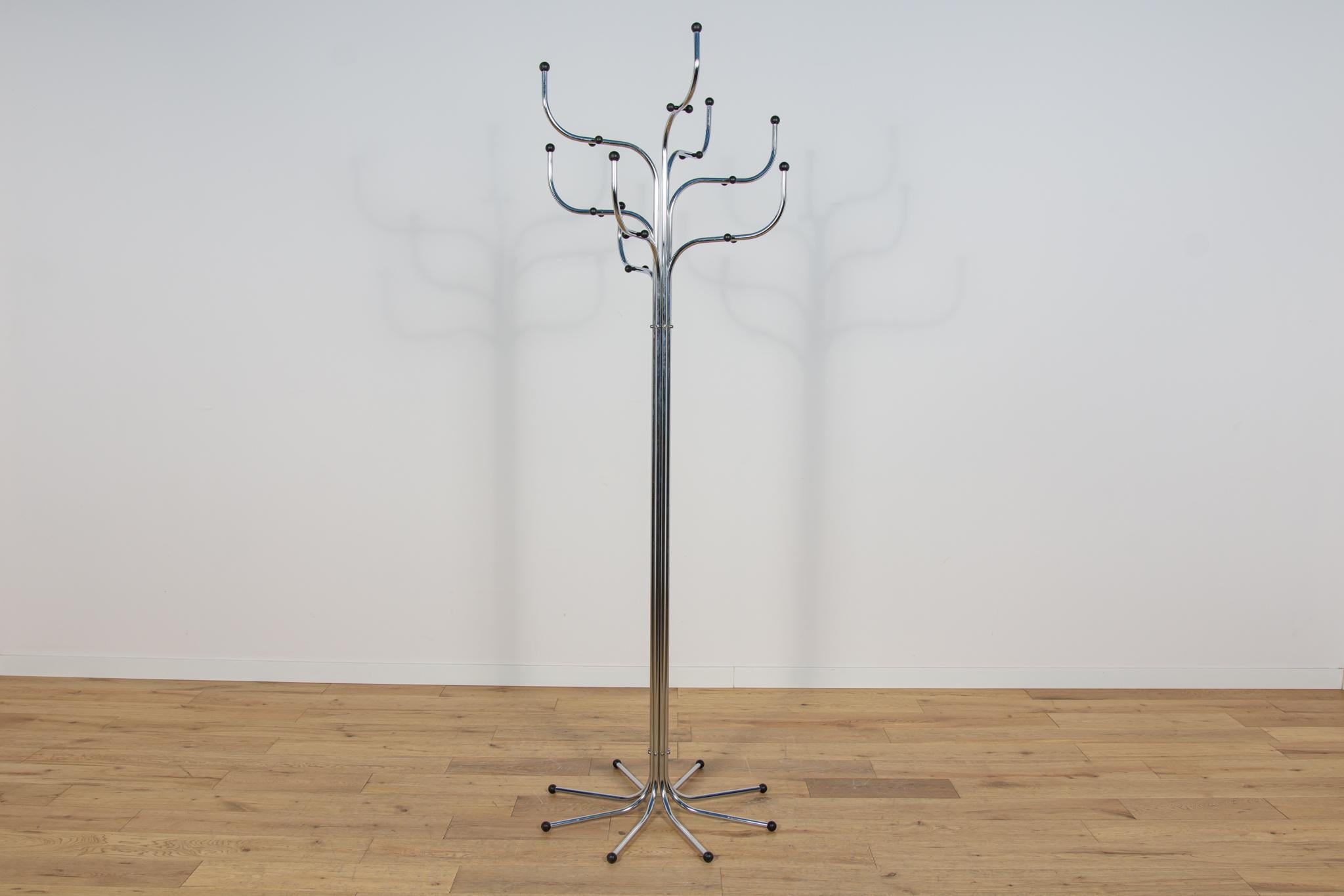 Appendiabiti in acciaio cromato 'Coat Tree' di Sidse Werner per Fritz Hansen, anni '90 Appendiabiti iconico progettato negli anni '70 da Sidse Werner per Fritz Hansen. L'Albero dei cappotti, o 