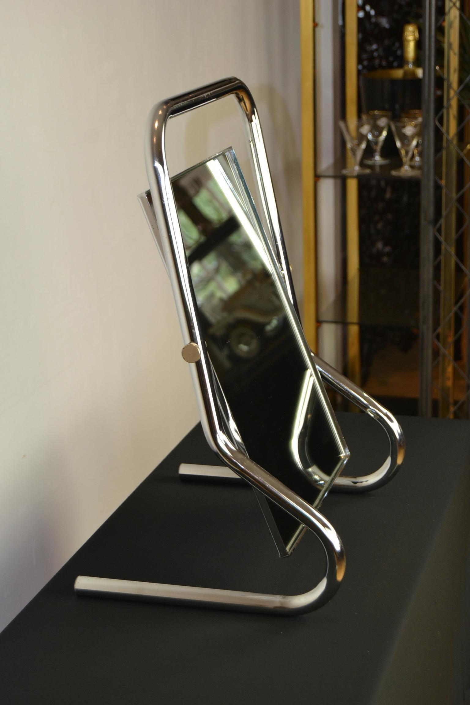 Européen Miroir de table chromé, miroir de coiffeuse de style Bauhaus, années 1970 en vente