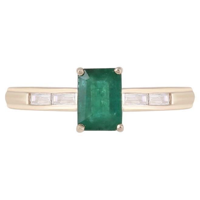 Esmeralda cromada y diamante blanco en anillo de oro amarillo de 14 quilates 1,07cts en venta