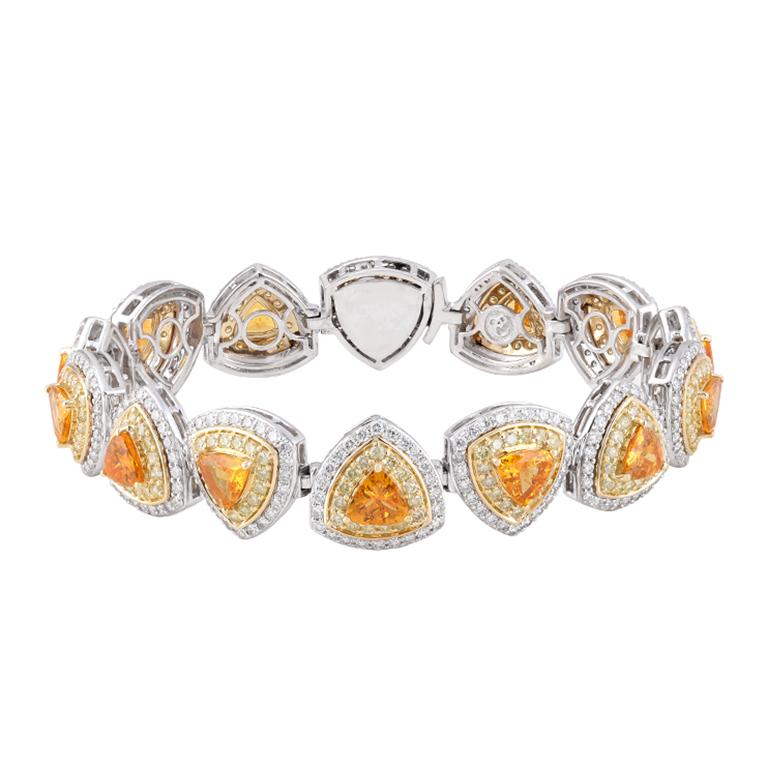 Granato mandarino di Chromia e diamante giallo e bianco in bracciale bicolore 18 carati 18,14 carati In condizioni Nuovo in vendita a New York, NY