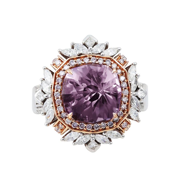 Anillo de oro bicolor de 18 quilates con diáspora púrpura y diamantes rosas y blancos 7,88cts en Excelente estado para la venta en New York, NY